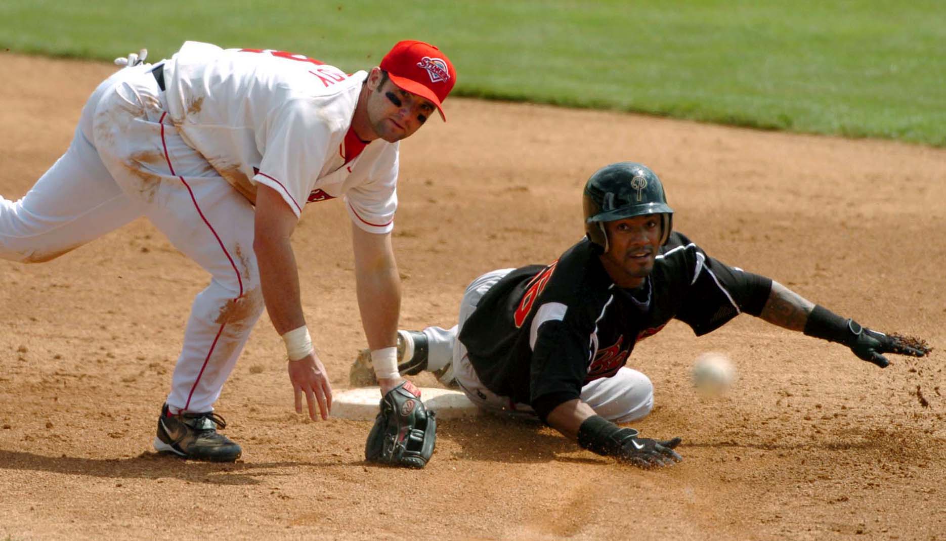 Stingers' Adam Kennedy (left) tags out Damian Jackson (Portland) and throws the ball to first at Franklin Covey Field in Salt Lake City Utah on April 26, 2005. (Photo: Michael Brandy, Deseret News Photo Archives)