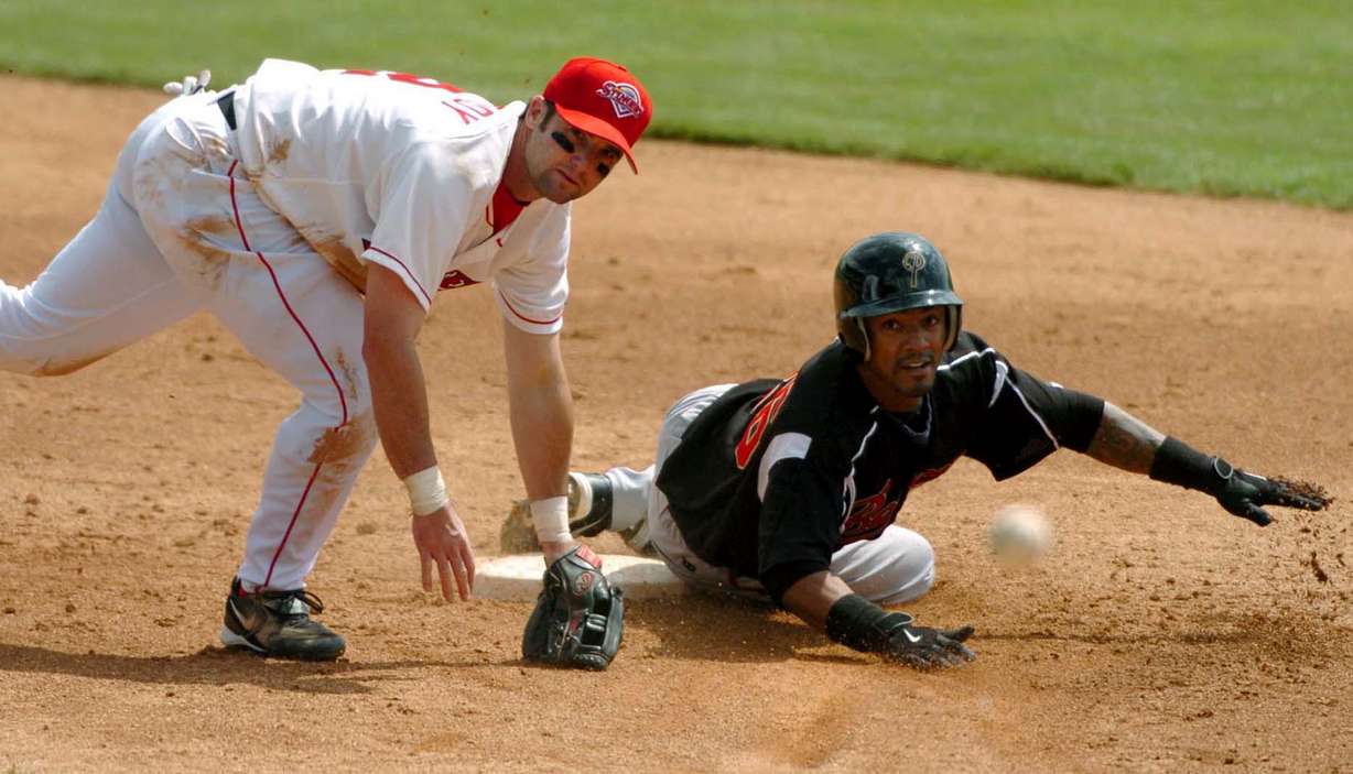 Stingers' Adam Kennedy (left) tags out Damian Jackson (Portland) and throws the ball to first at Franklin Covey Field in Salt Lake City Utah on April 26, 2005. (Photo: Michael Brandy, Deseret News Photo Archives)