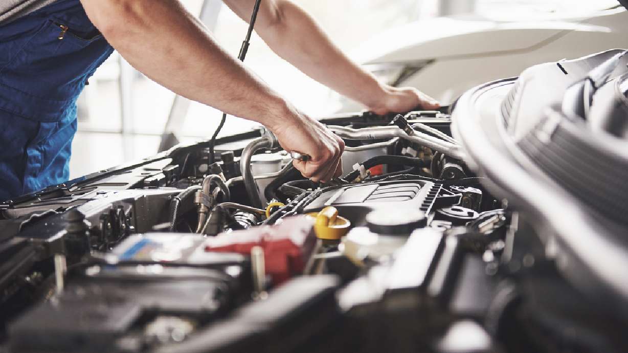 Dealership or local mechanic? 5 things to consider when choosing where to service your vehicle