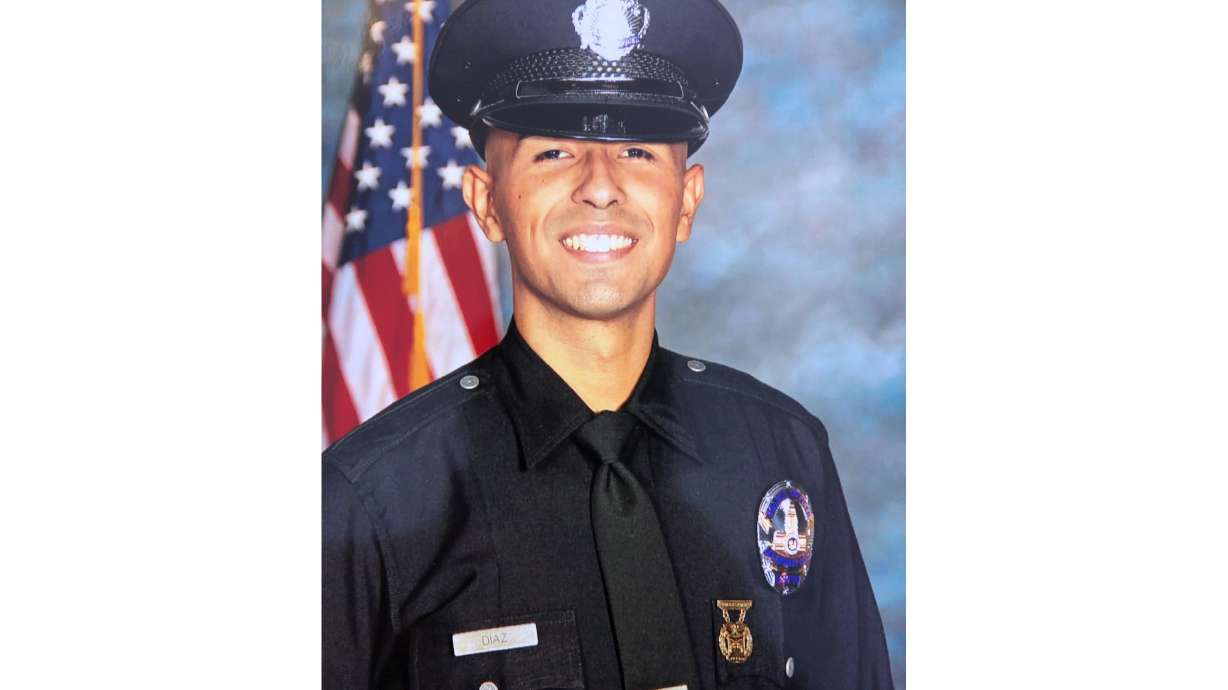 Off-duty Los Angeles police officer killed; gunman sought