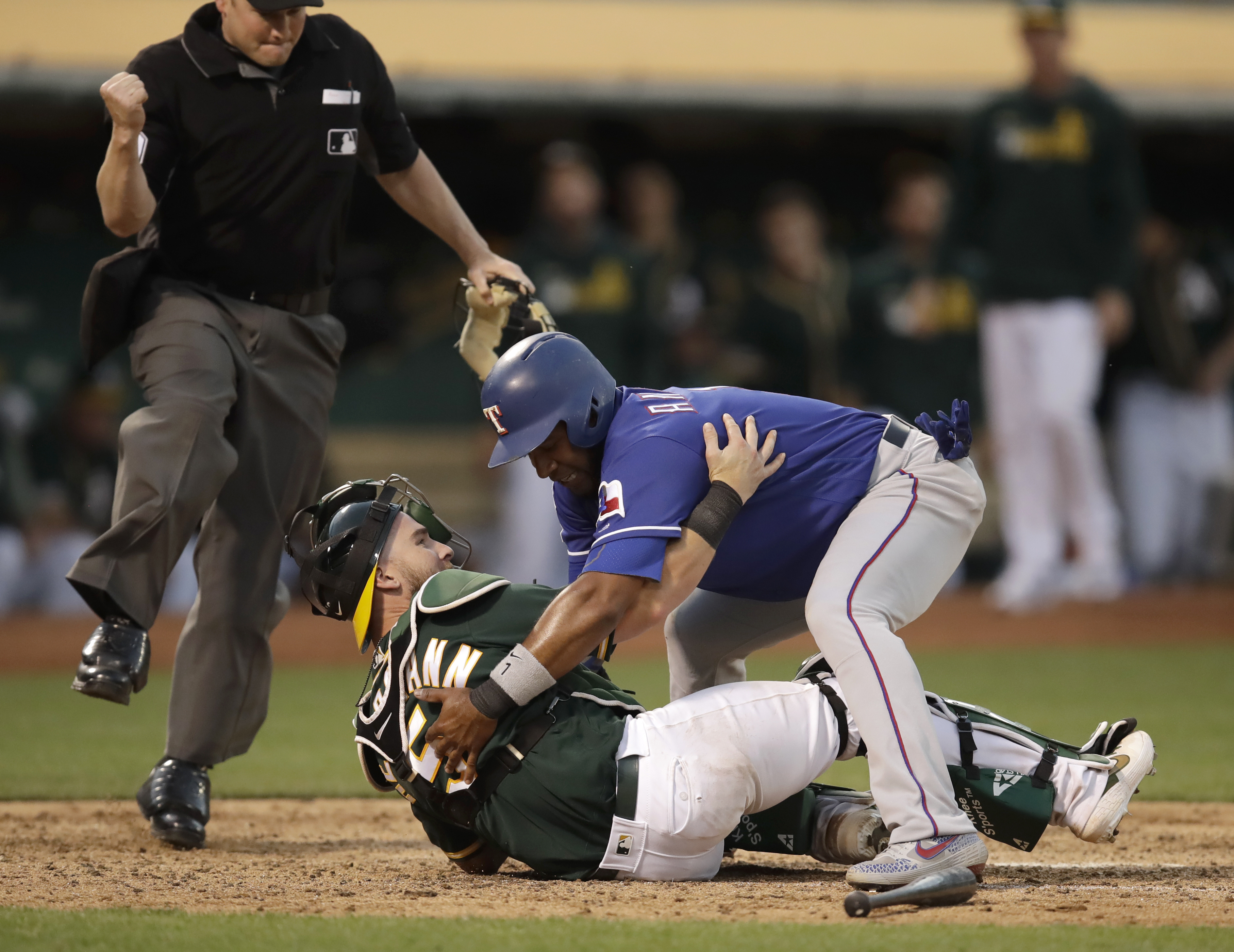A's hit 4 HRs in testy 5-4 win over Rangers