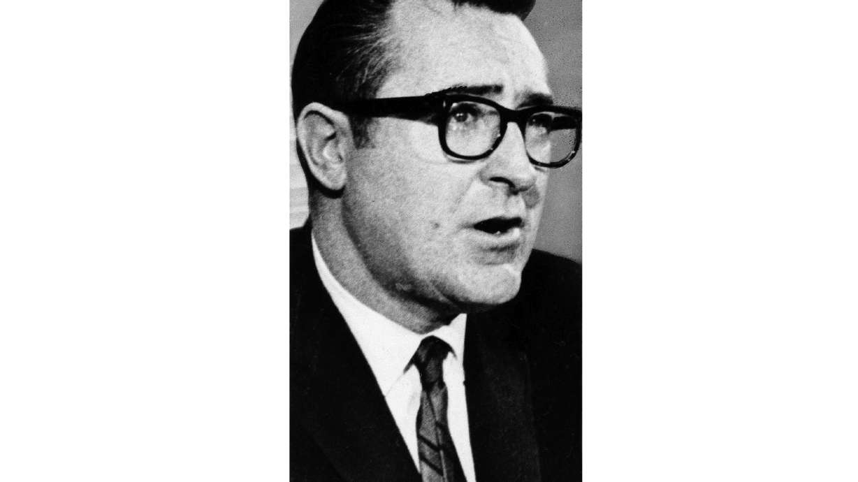 Lawyer, Kennedy friend involved in Chappaquiddick crash dies