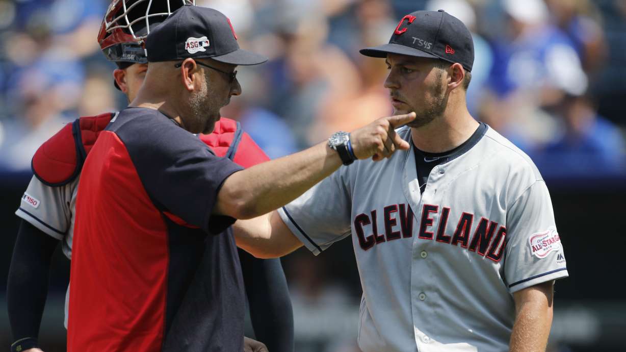 Long toss: Bauer heaves ball over CF wall, KC beats Indians