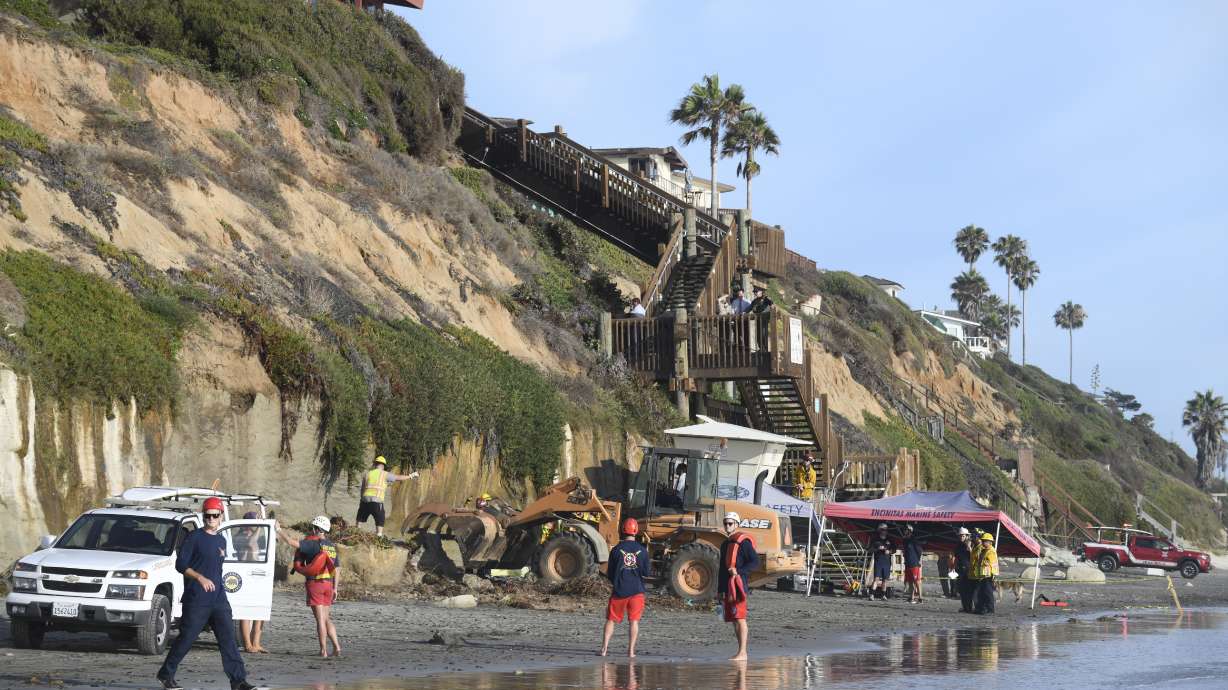 3 killed as cliff collapses on popular California beach