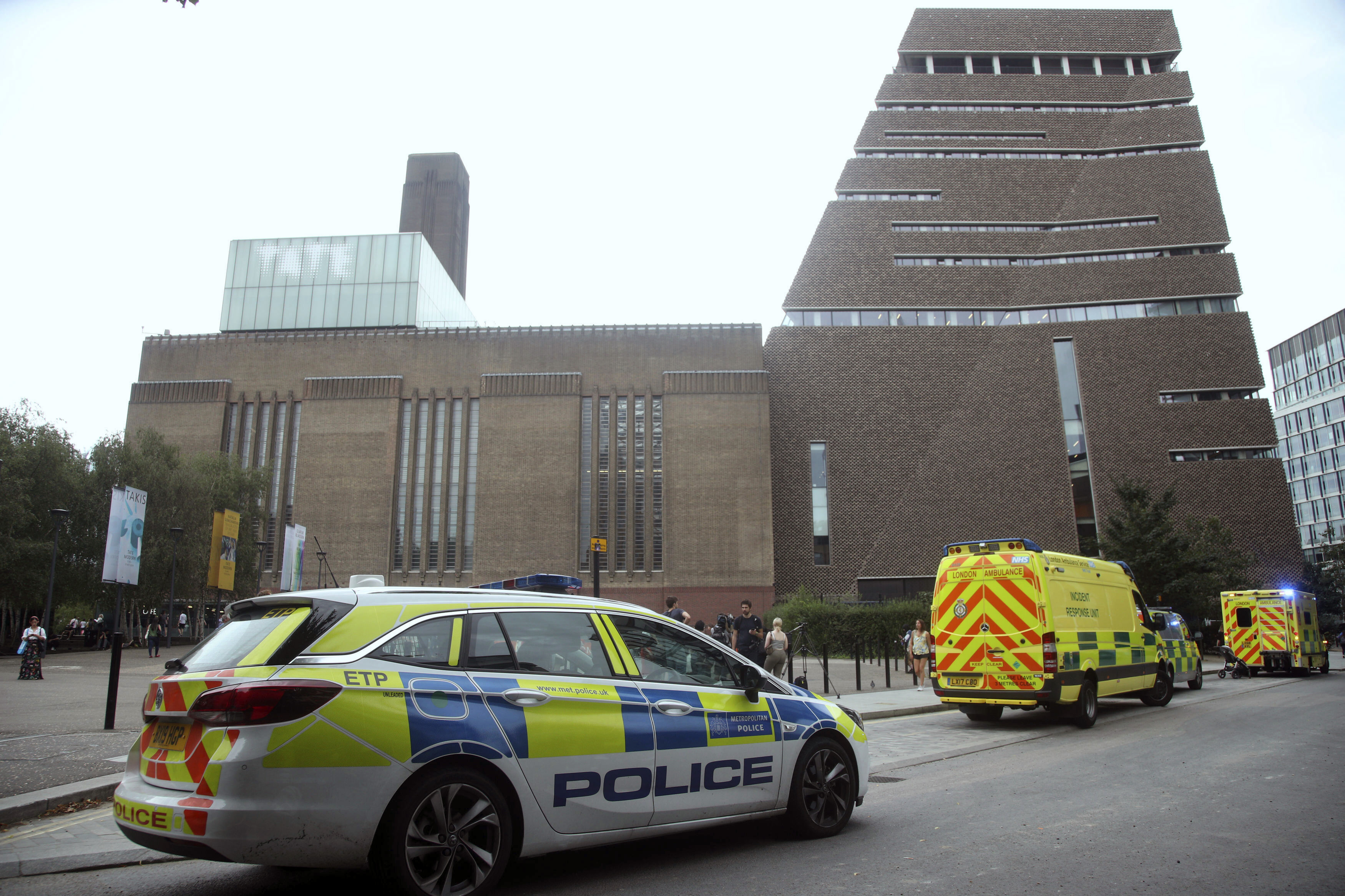 Police seek motive after 6-year-old thrown from Tate Modern
