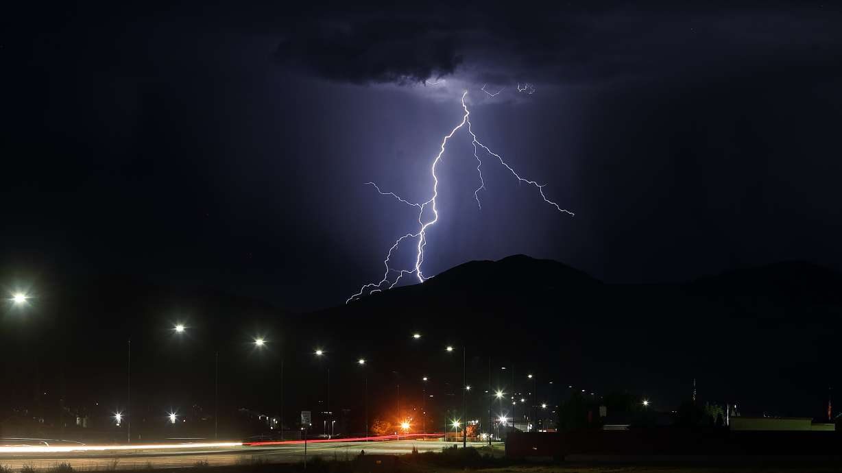 Wildfire updates: Crews contain several of 30 new lightning-caused fires as Peavine Fire nears 4K acres