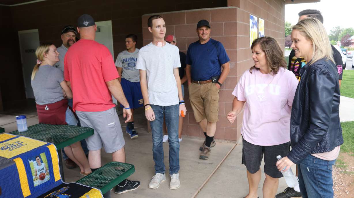 Well-wishers welcome Parowan teenager home from hospital