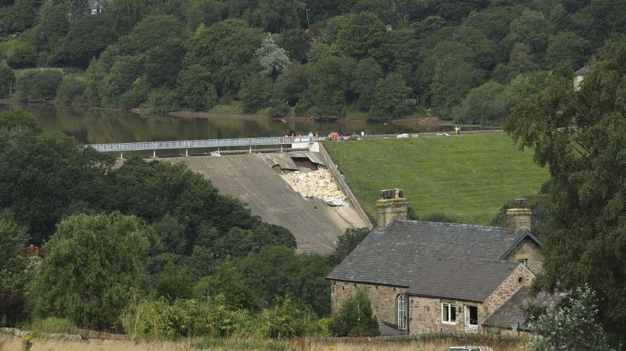 Town residents let back into homes below damaged England dam