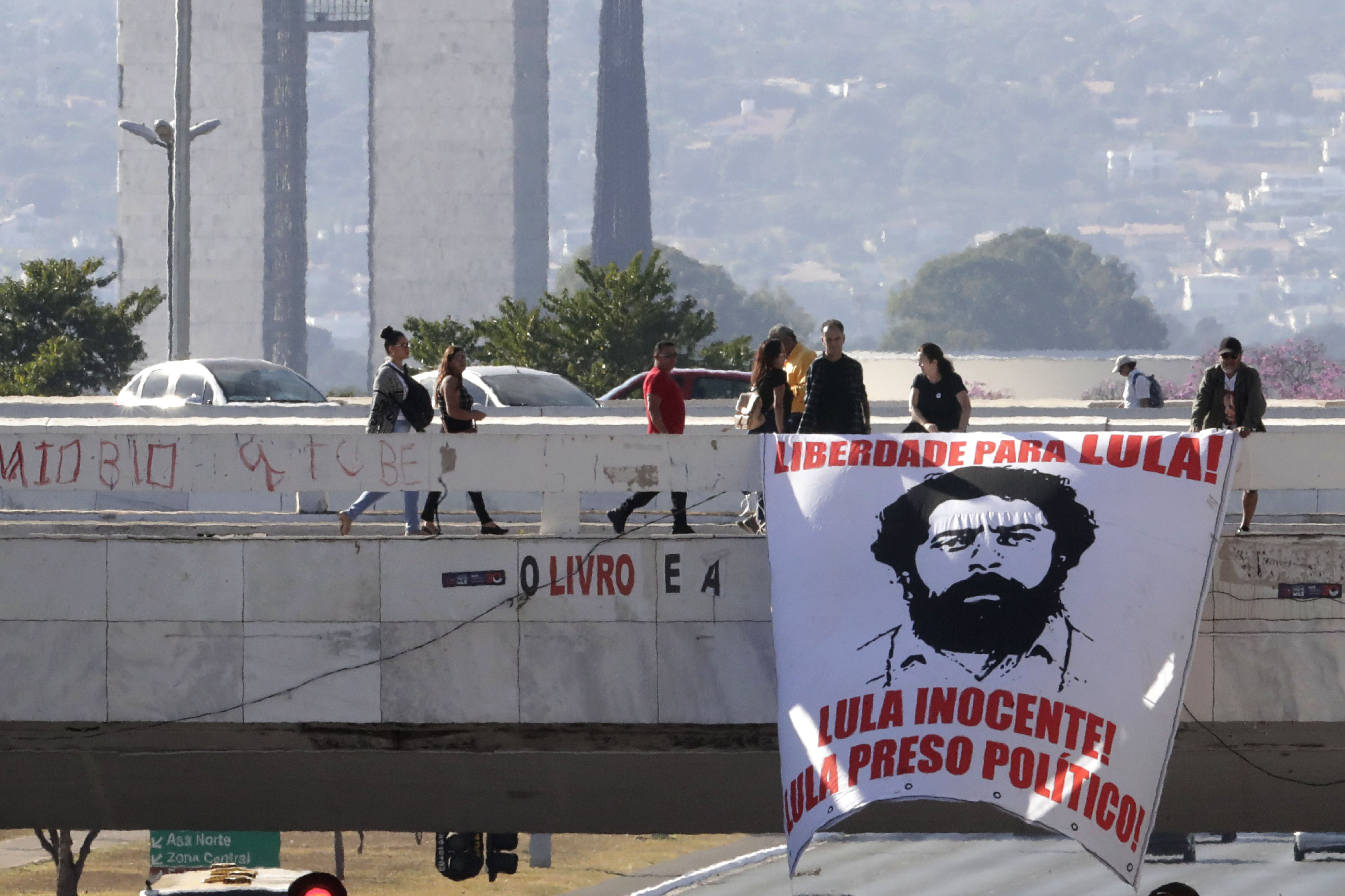 Brazil's high court blocks transfer of Da Silva to prison