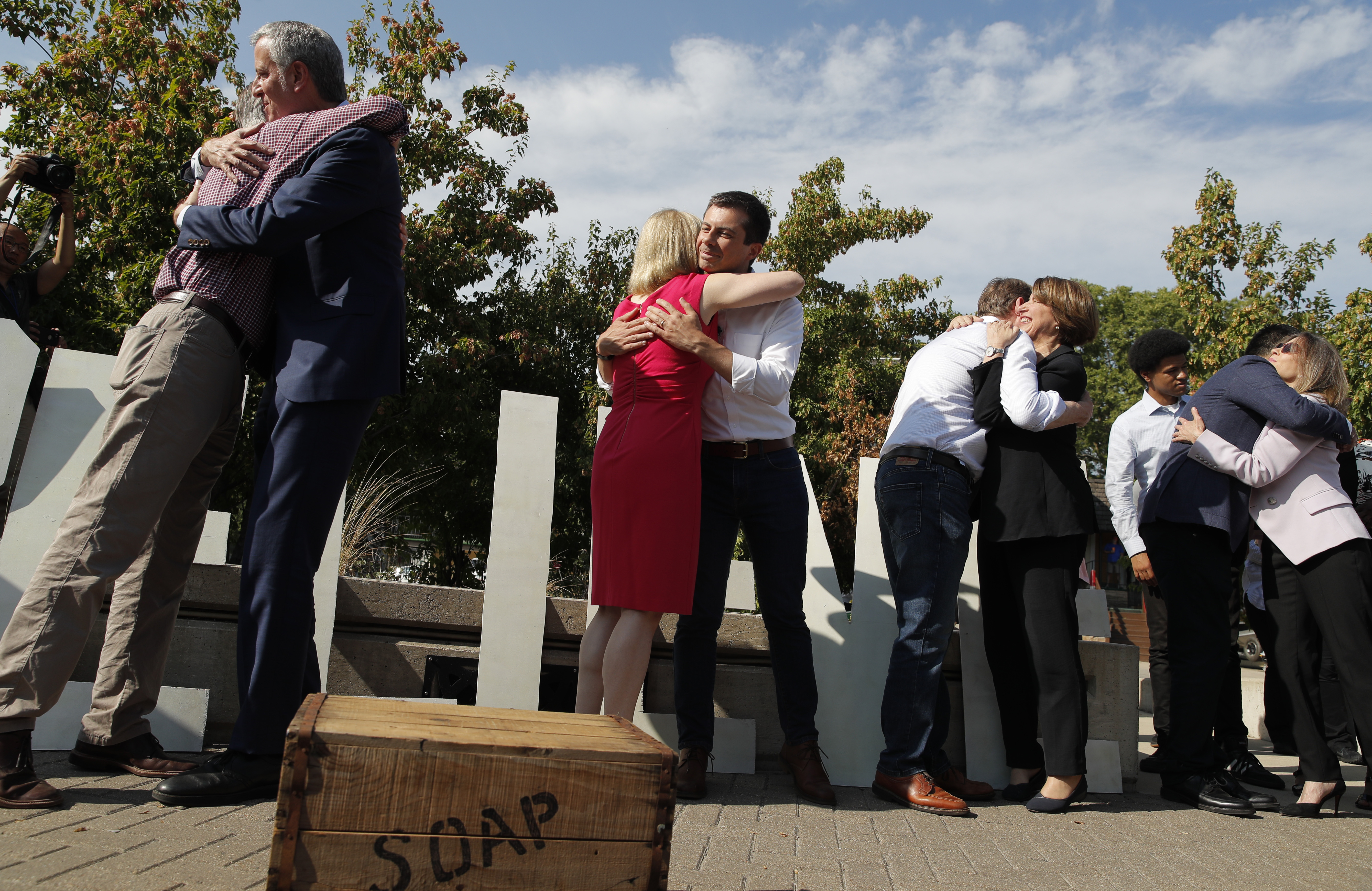 Democratic candidates blame Trump, NRA for inaction on guns