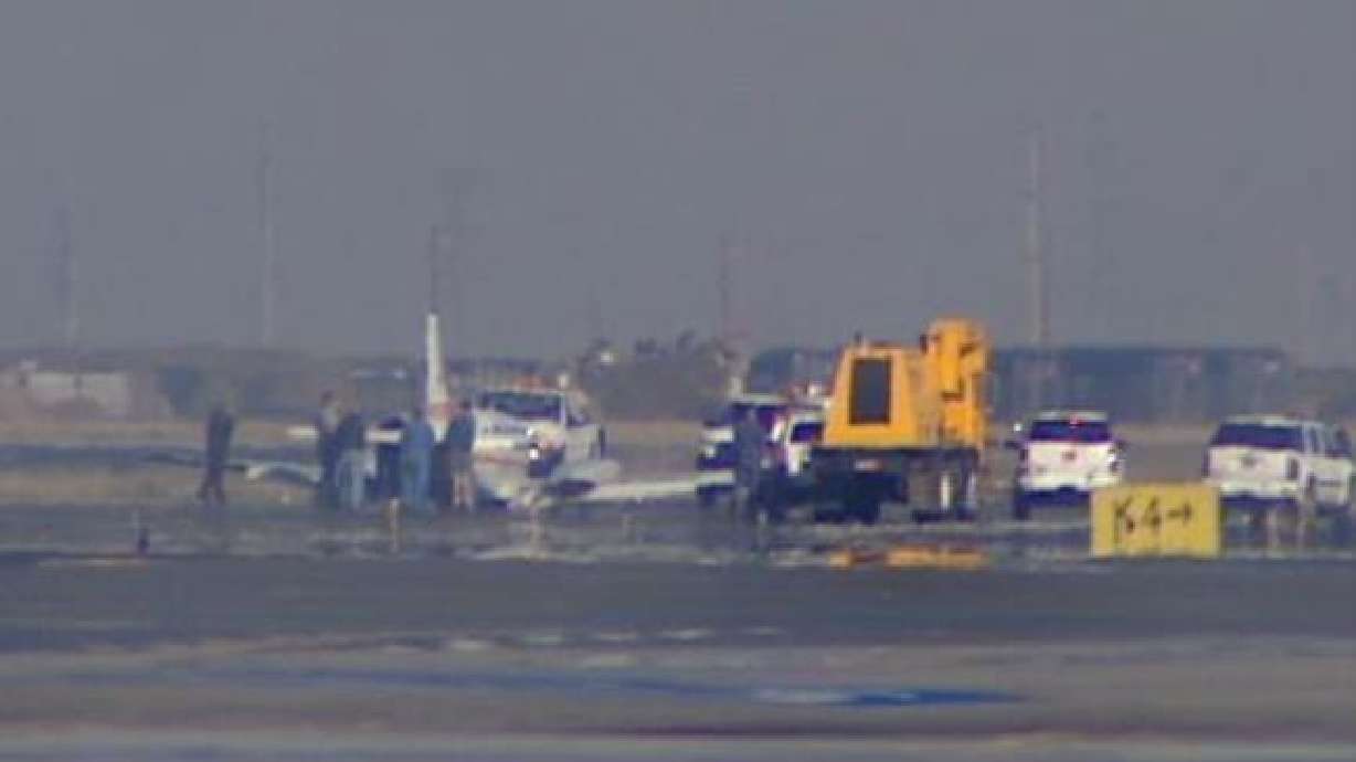 Small Plane Lands without Landing Gear Down