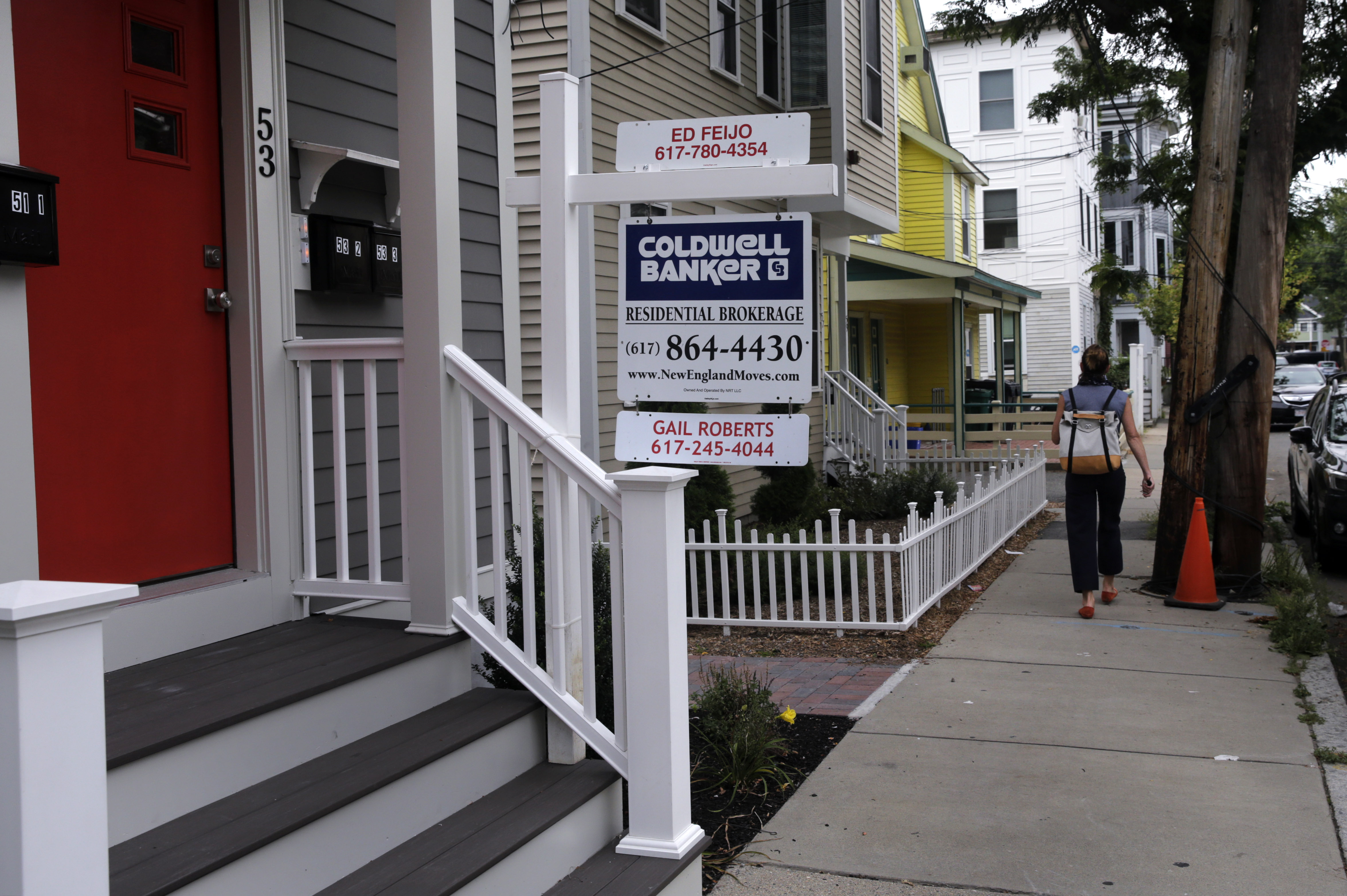 US long-term mortgage rates stay near historic lows