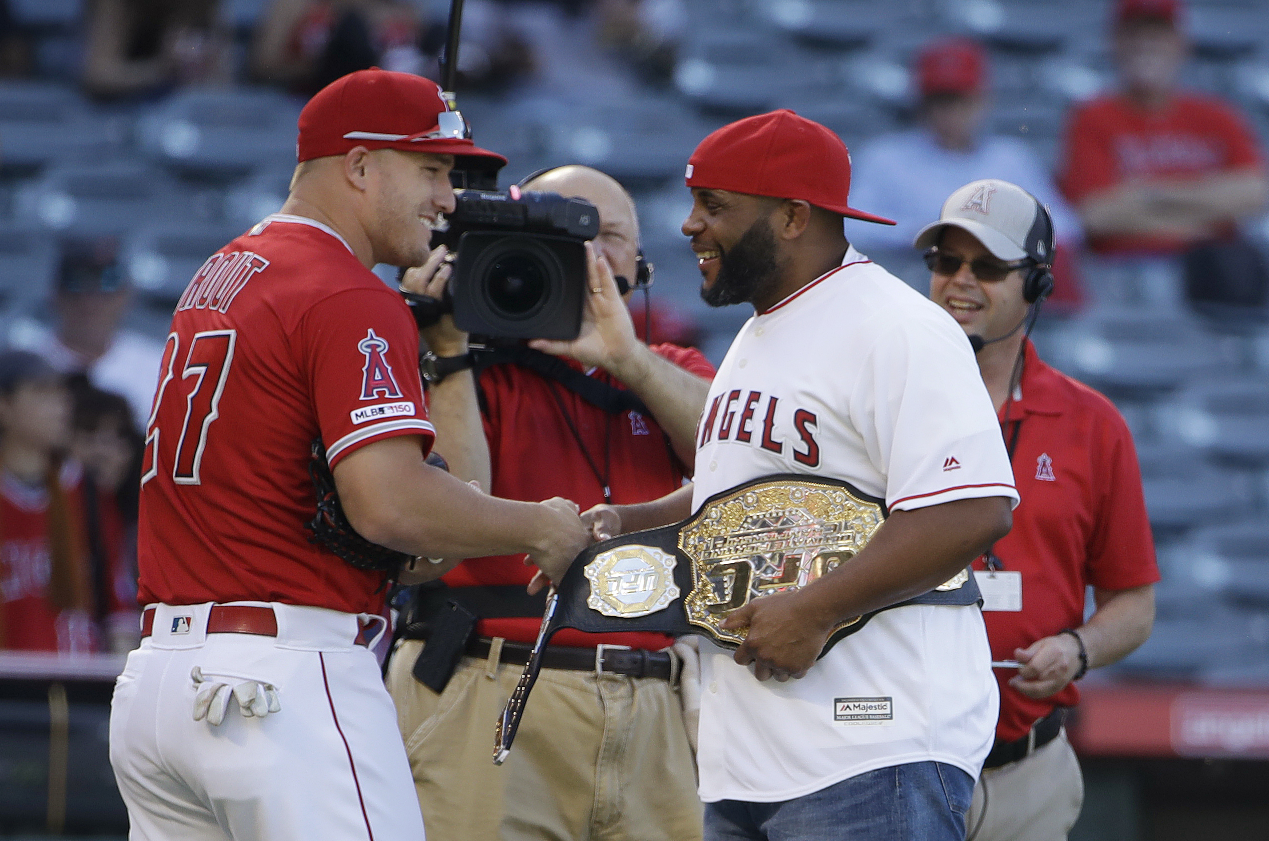 Cormier closes in on fighting farewell with mixed feelings