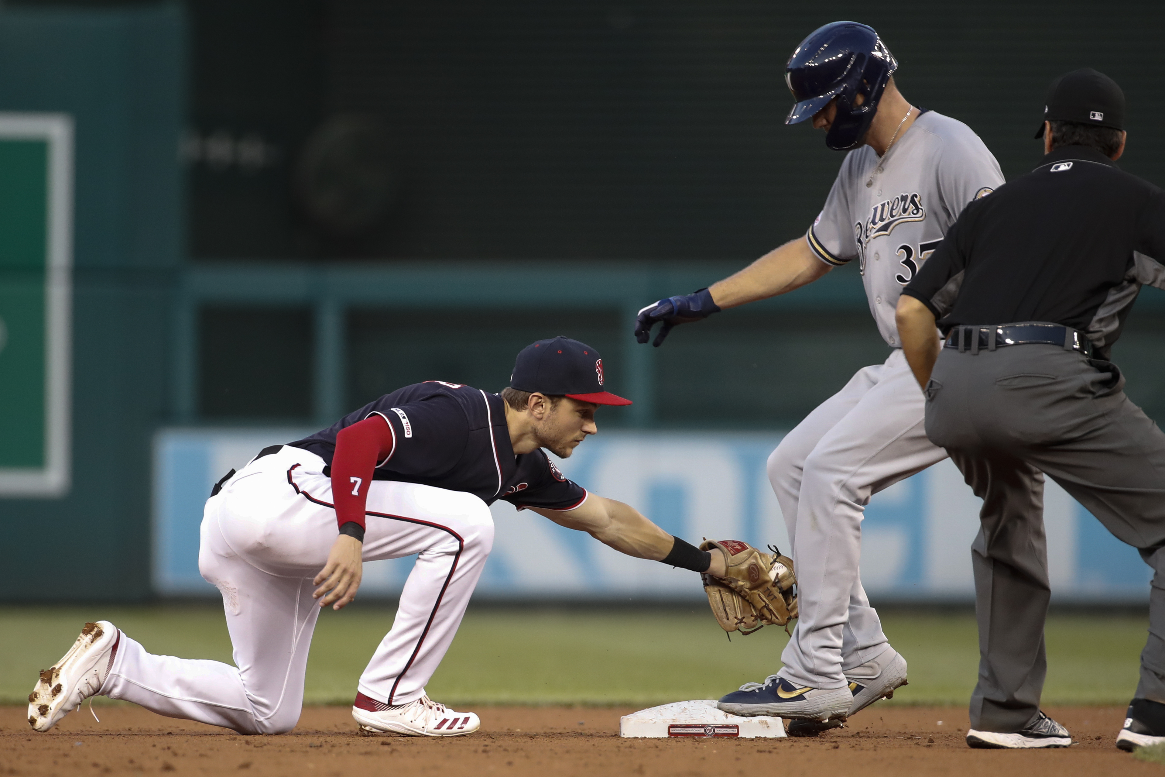 Rendon's RBI double lifts Nationals to 2-1 win over Brewers