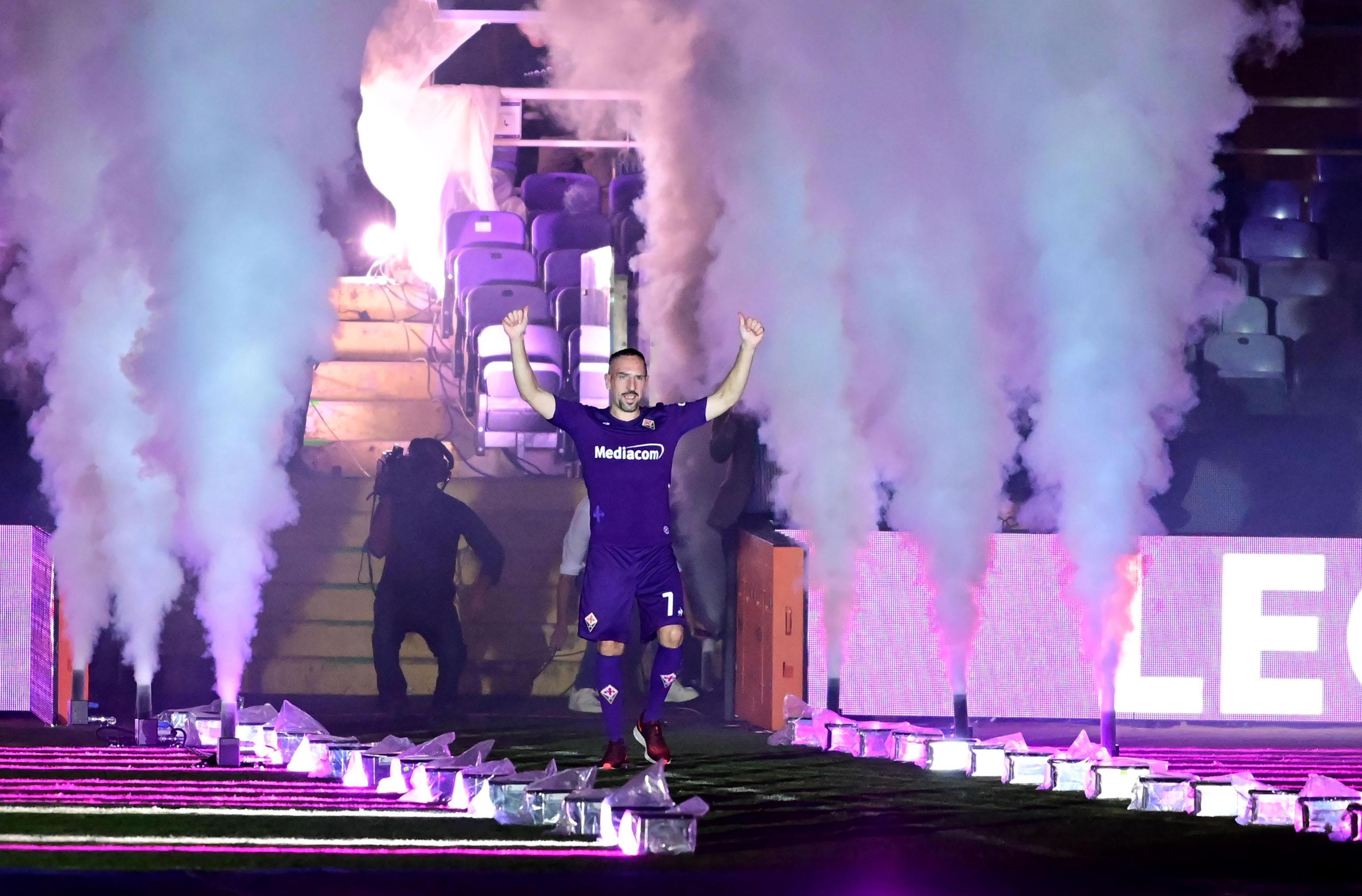 Around 12,000 pack Fiorentina's stadium to welcome Ribery