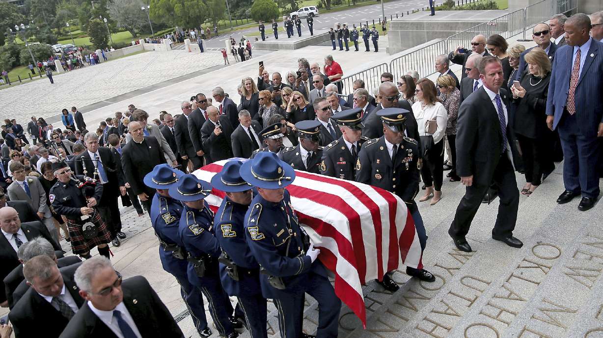Hundreds pays respects to former Louisiana Gov. Blanco