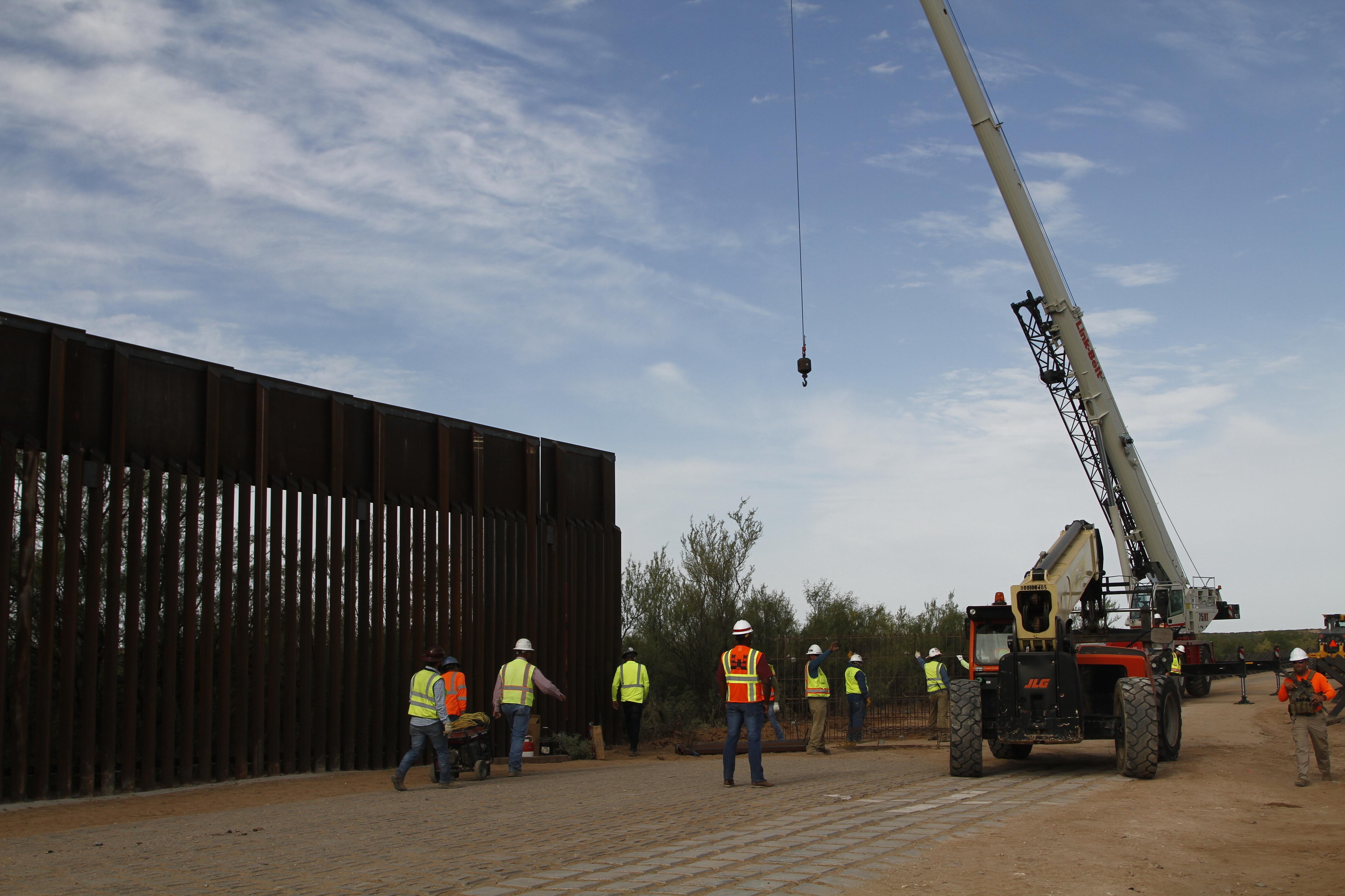 Work on more border wall starts in Arizona, New Mexico