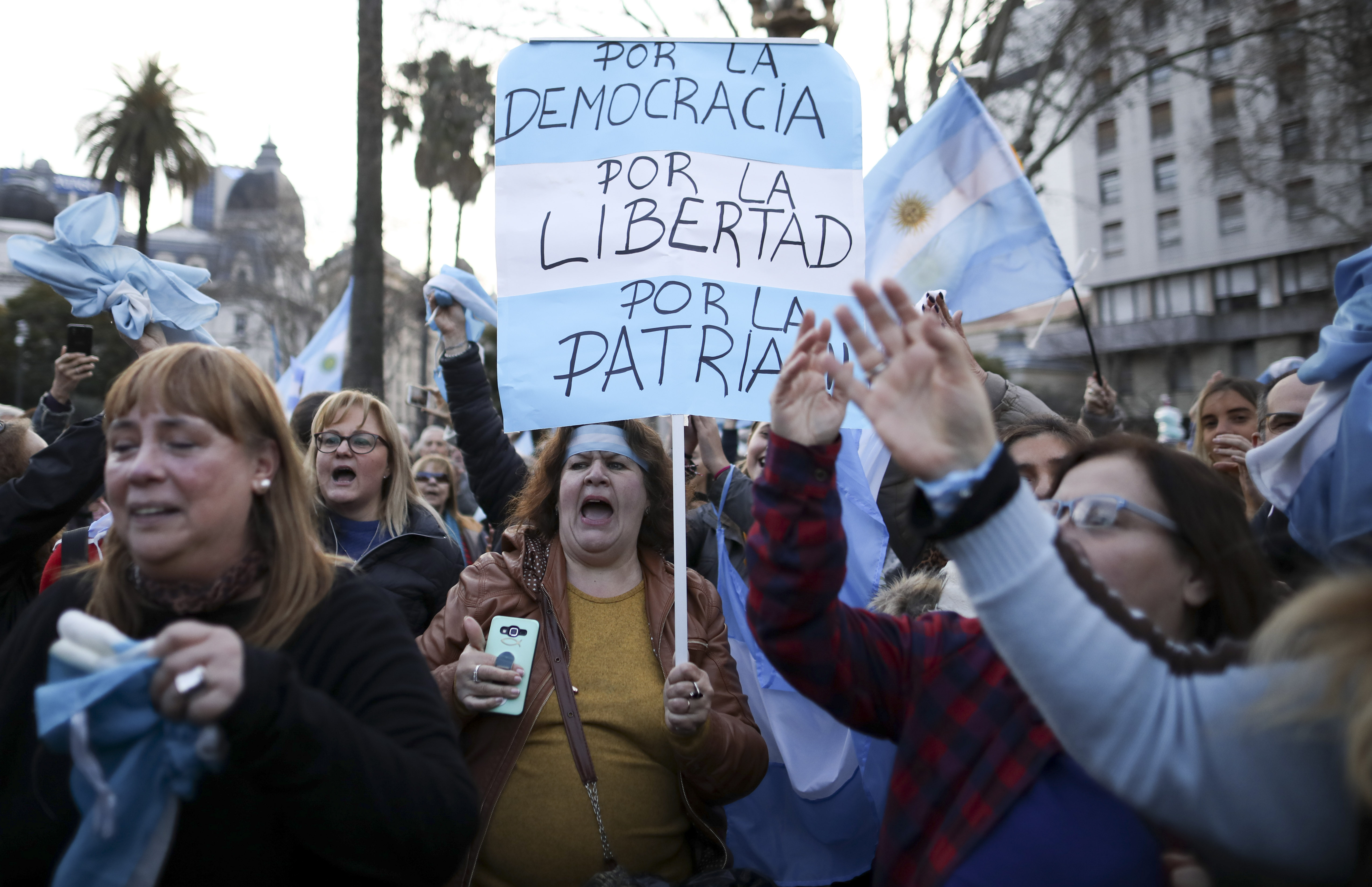 Crowds fill Argentine streets to back conservative president