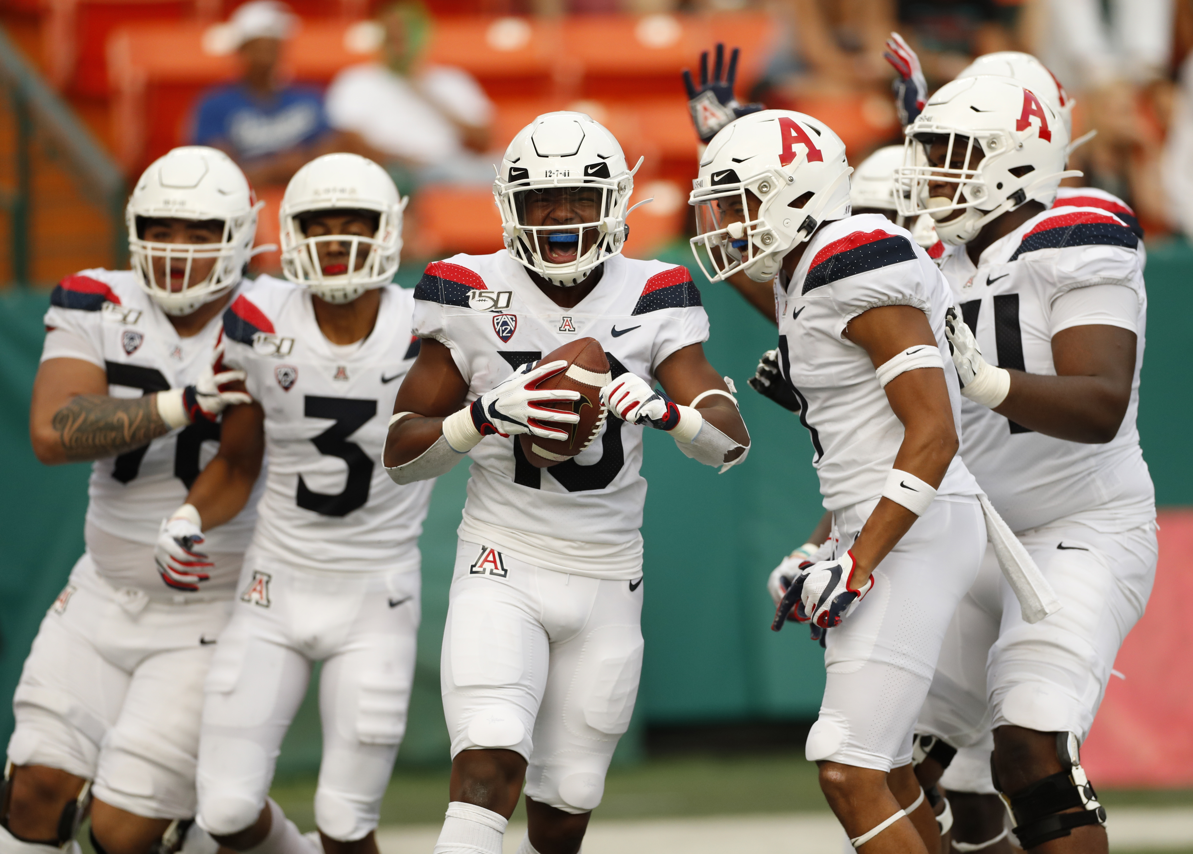 Byrd's 4 TD night leads Hawaii past Arizona 45-38