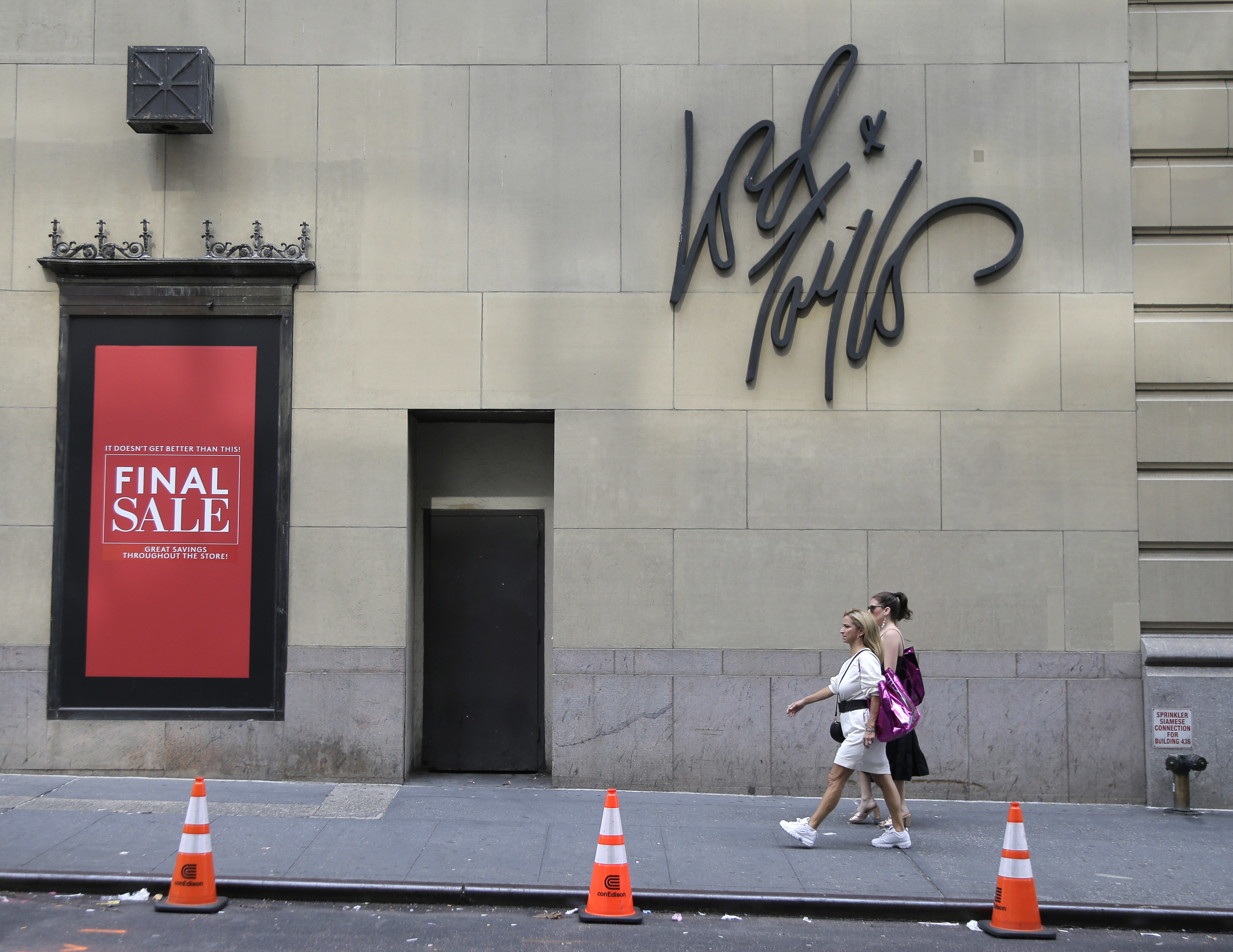 Lord & Taylor sold for $100M to rental clothing company