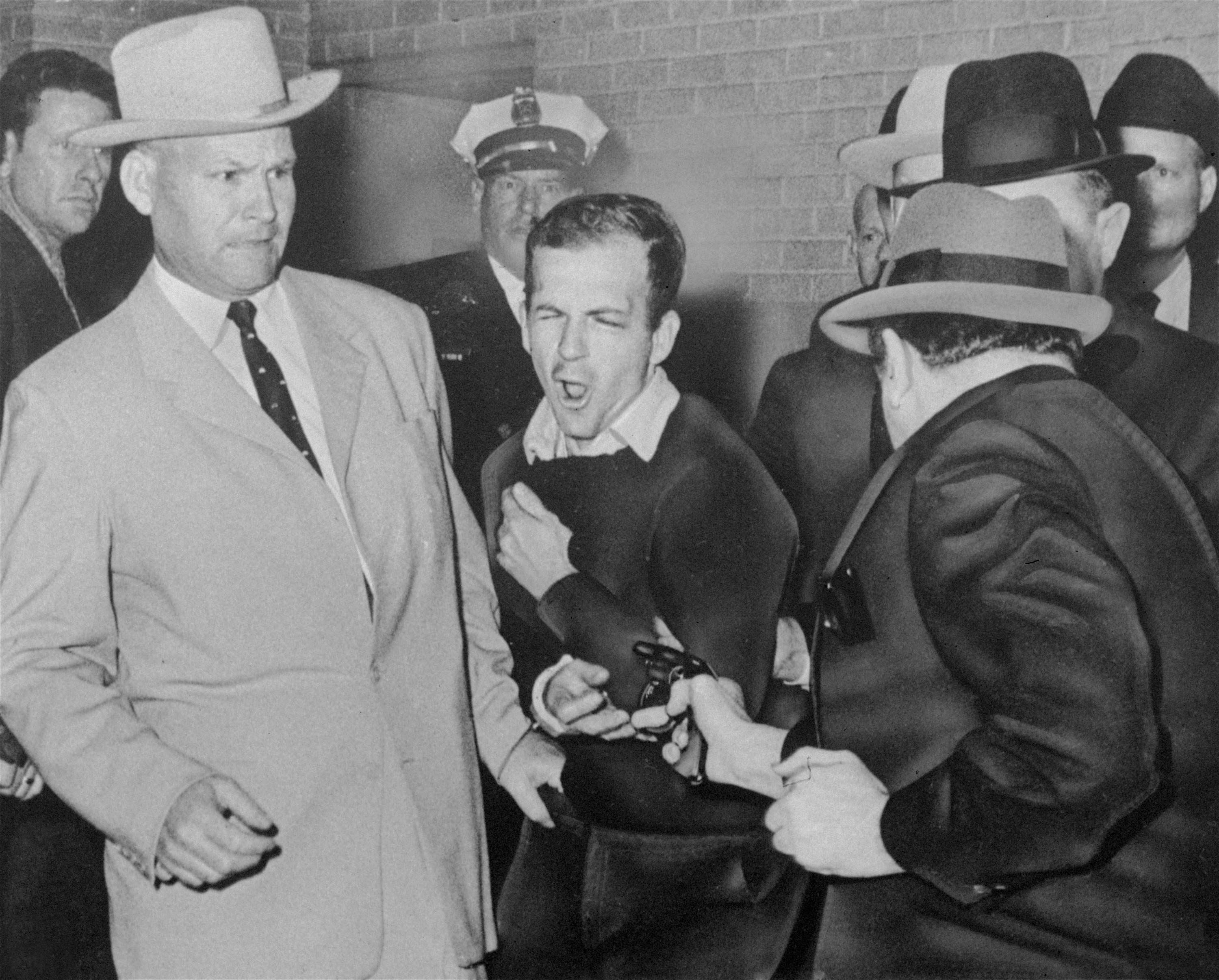 Jim Leavelle, lawman at Lee Harvey Oswald's side, dies at 99