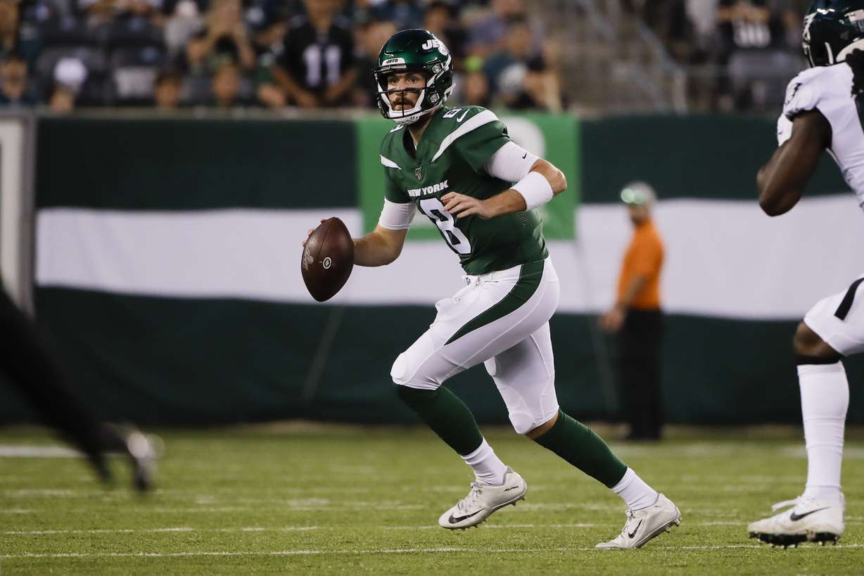 New York Jets quarterback Luke Falk (8) in action during the first half of a preseason NFL football game against the Philadelphia Eagles, Thursday, Aug. 29, 2019, in East Rutherford, N.J. (AP Photo/Matt Rourke)