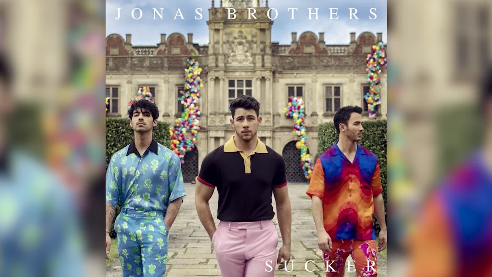 She missed a Jonas Brothers concert due to a chemotherapy treatment. So they came to her hospital room