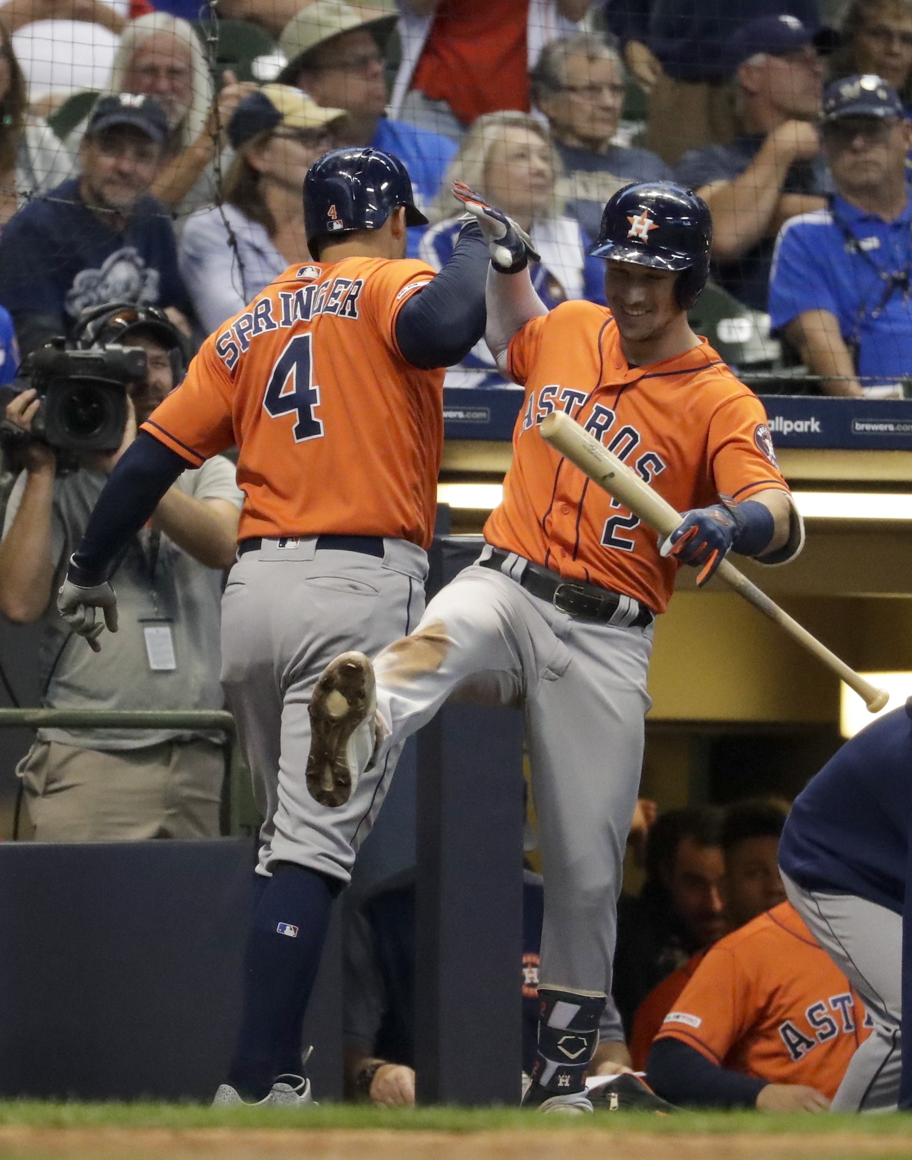 Springer's homer in 10th keys Astros' 3-2 win over Brewers