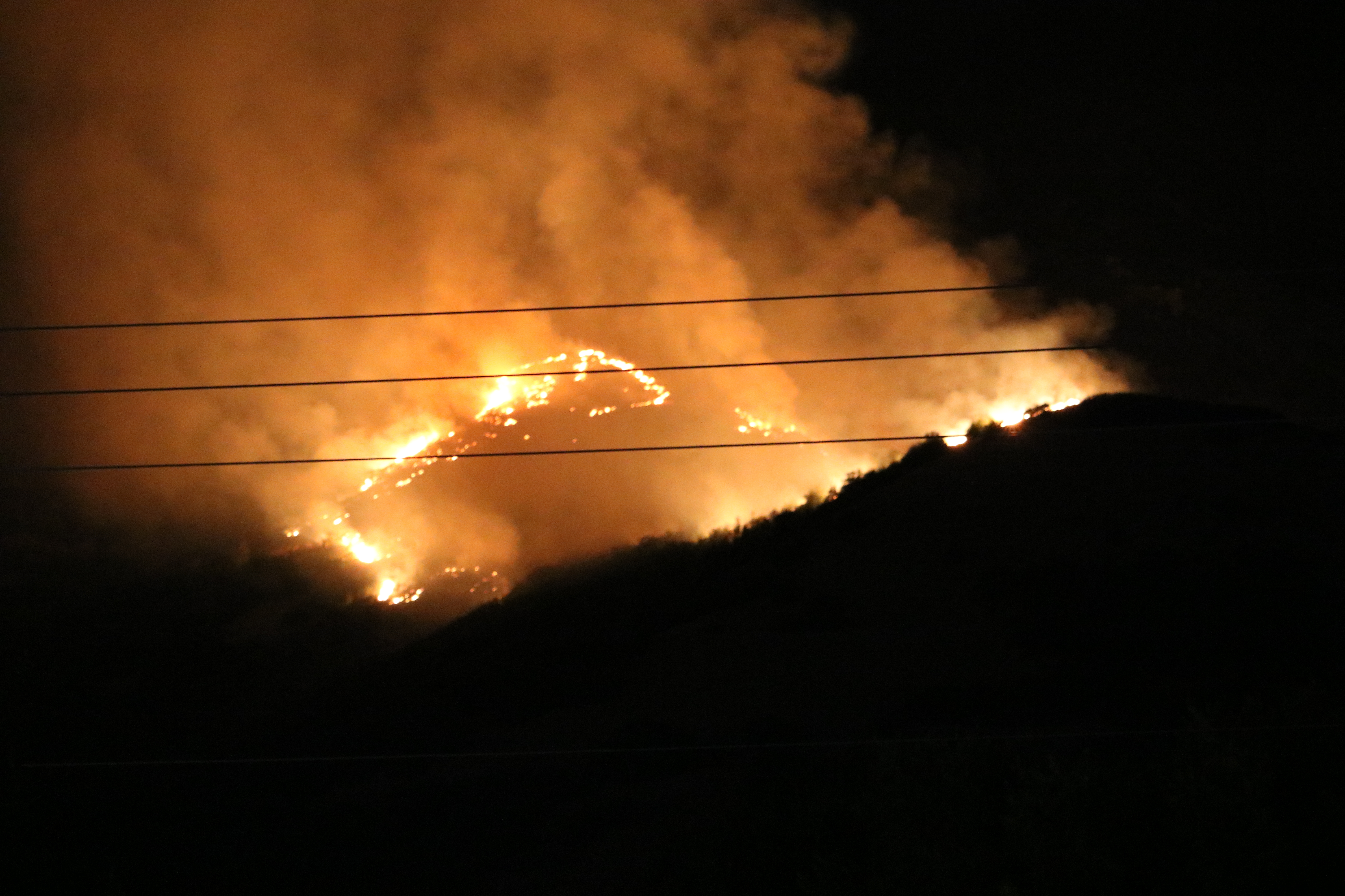 Brush fire burns near Layton; mandatory evacuations ordered for about 100 homes