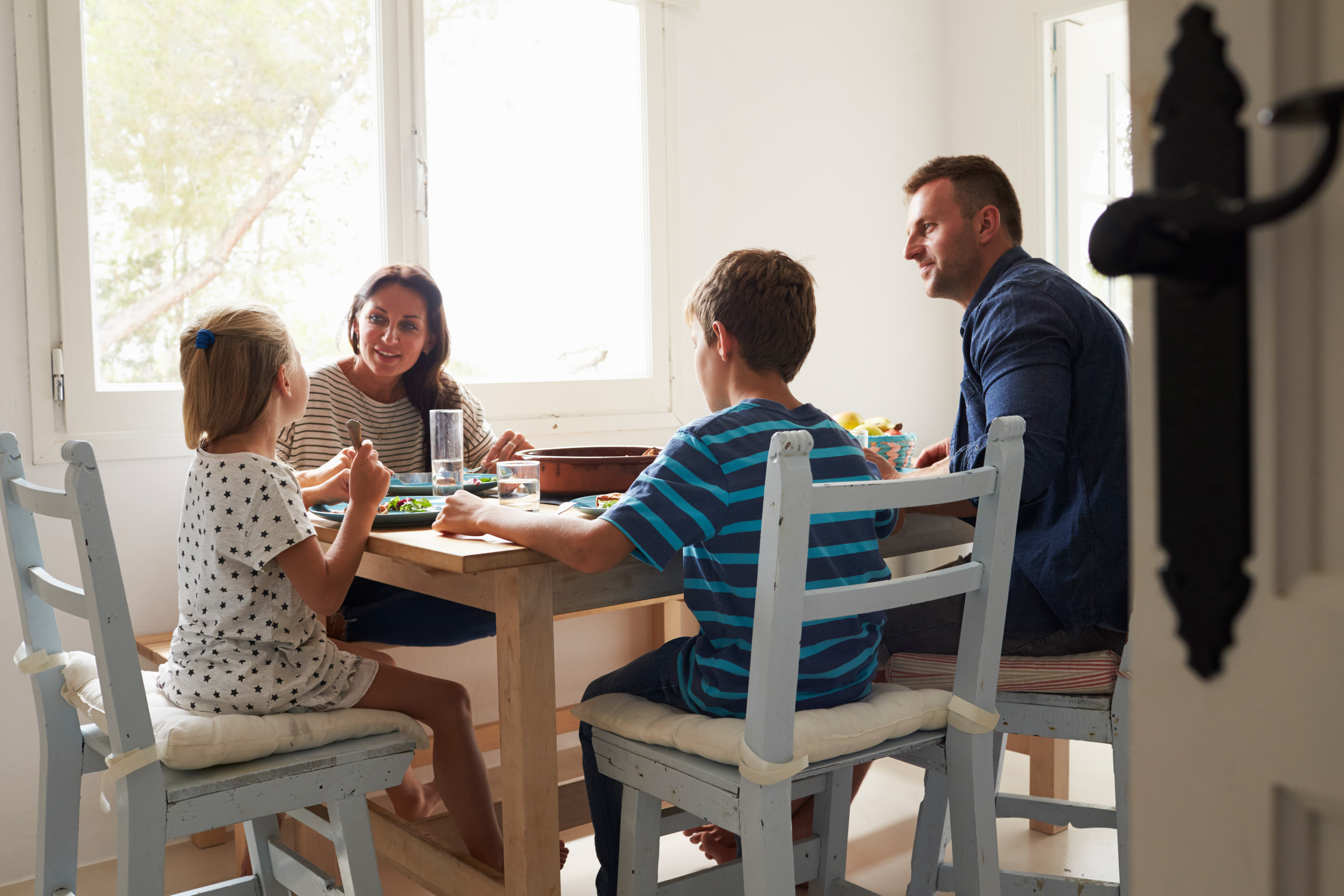10 hacks to make family meals easier, more enjoyable