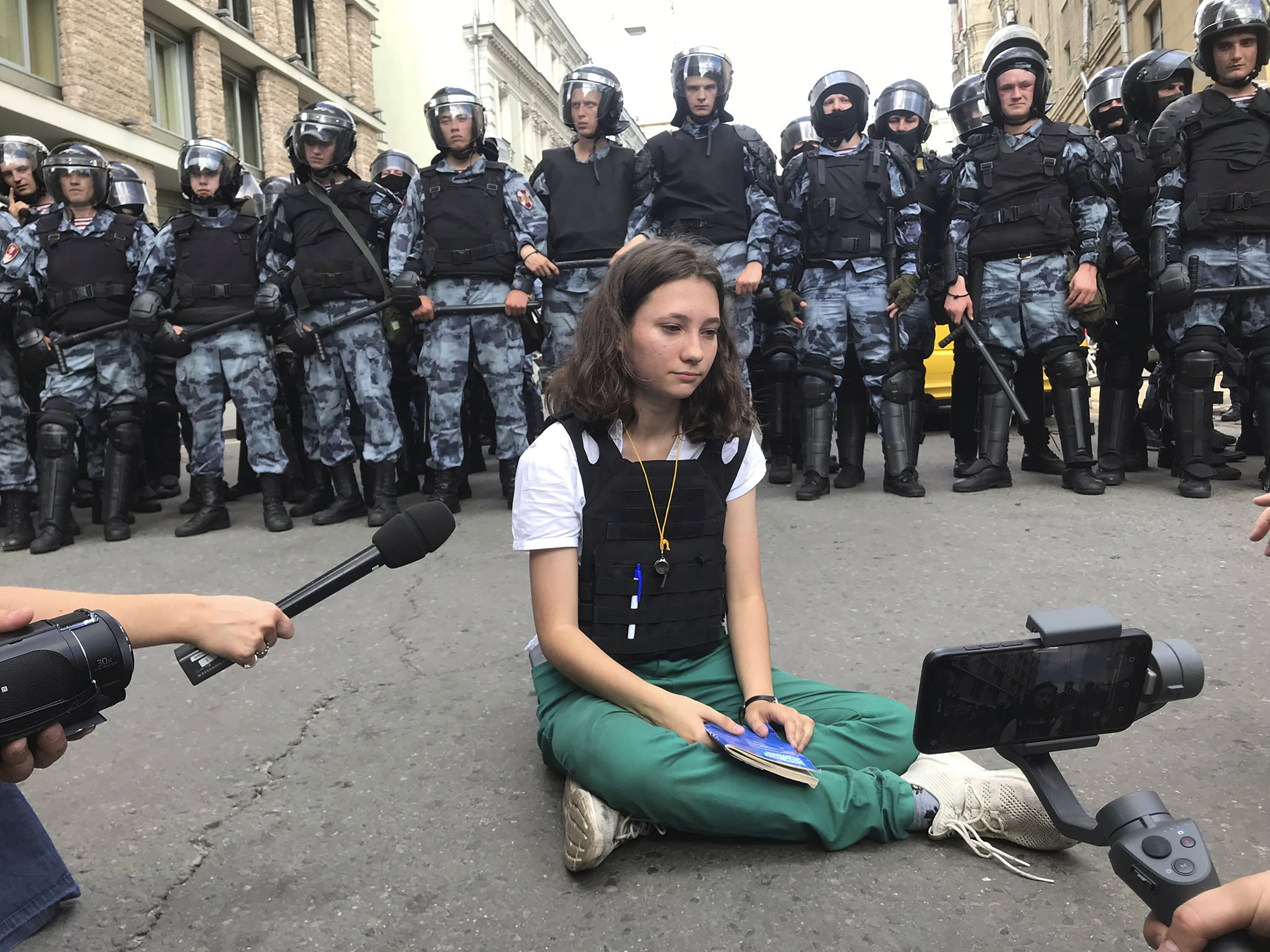 Russian protesters aided by digital tools, self-organizing