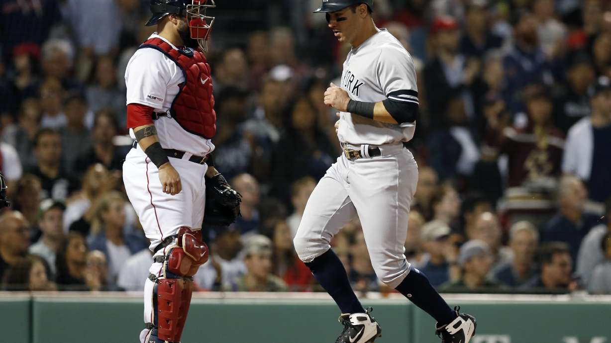 Yankees' Tauchman pulled from game with left calf injury