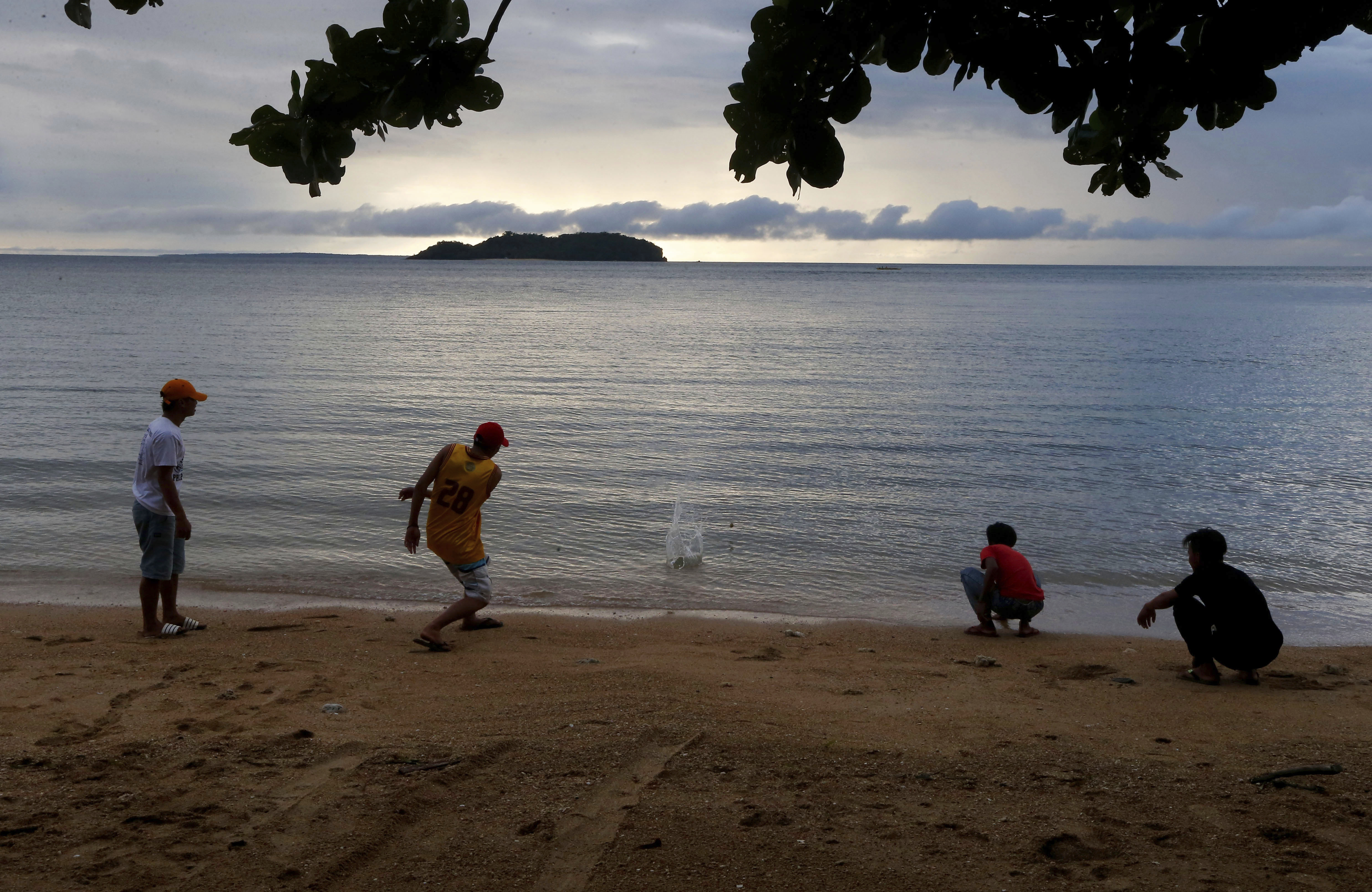 A US priest, a Philippine village, and decades of secrecy