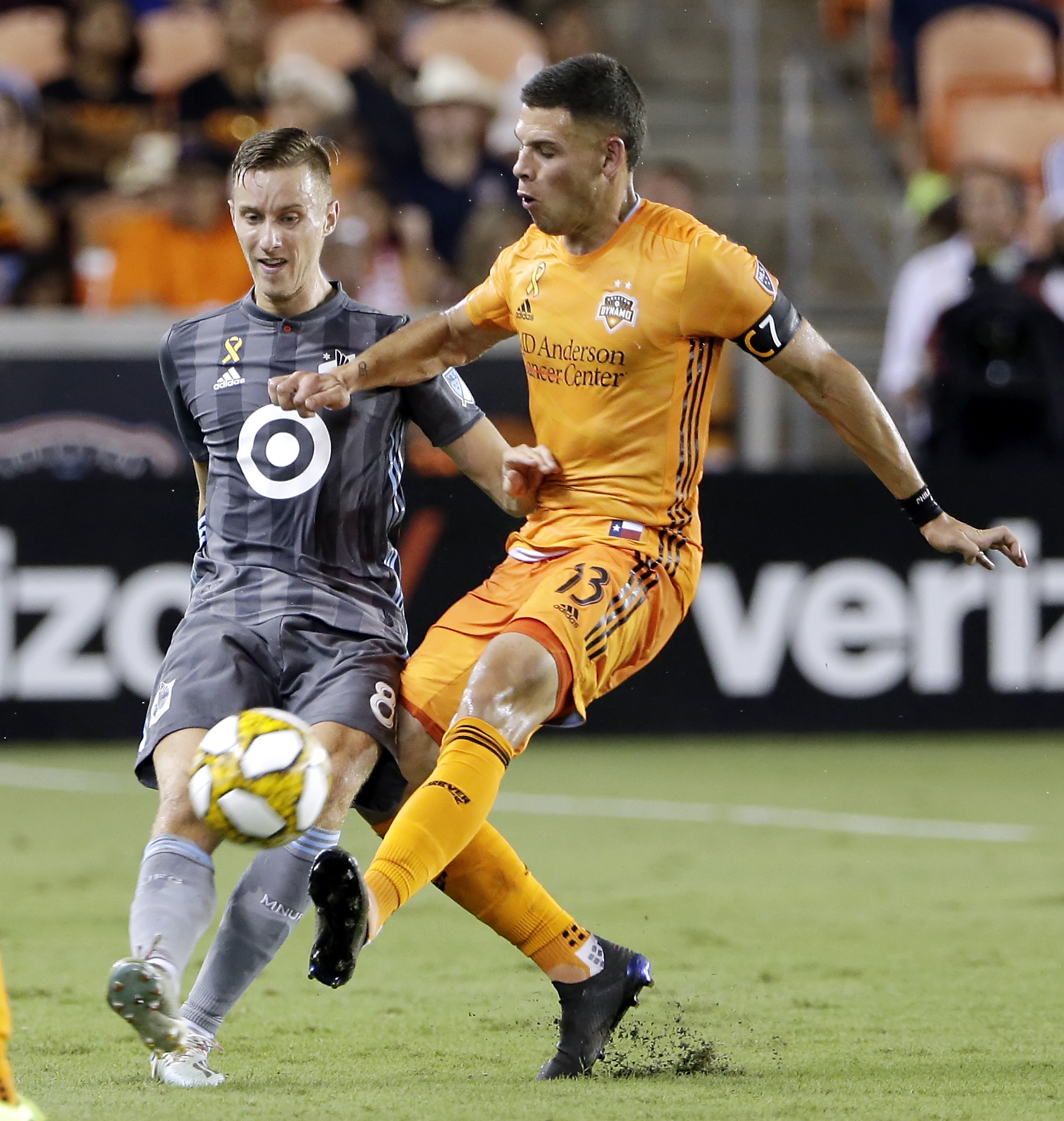 Manotas and Ramirez score, Houston shuts out Minnesota 2-0