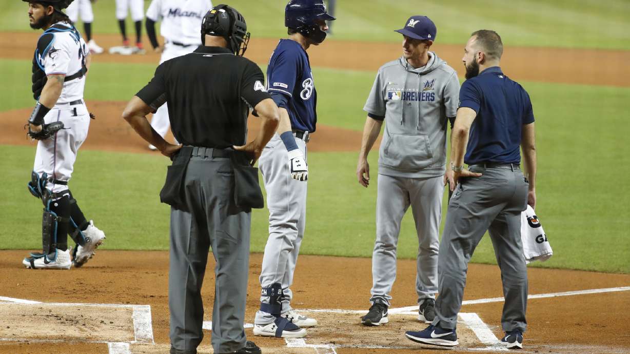 Brewers' Yelich won't need surgery, likely done for season