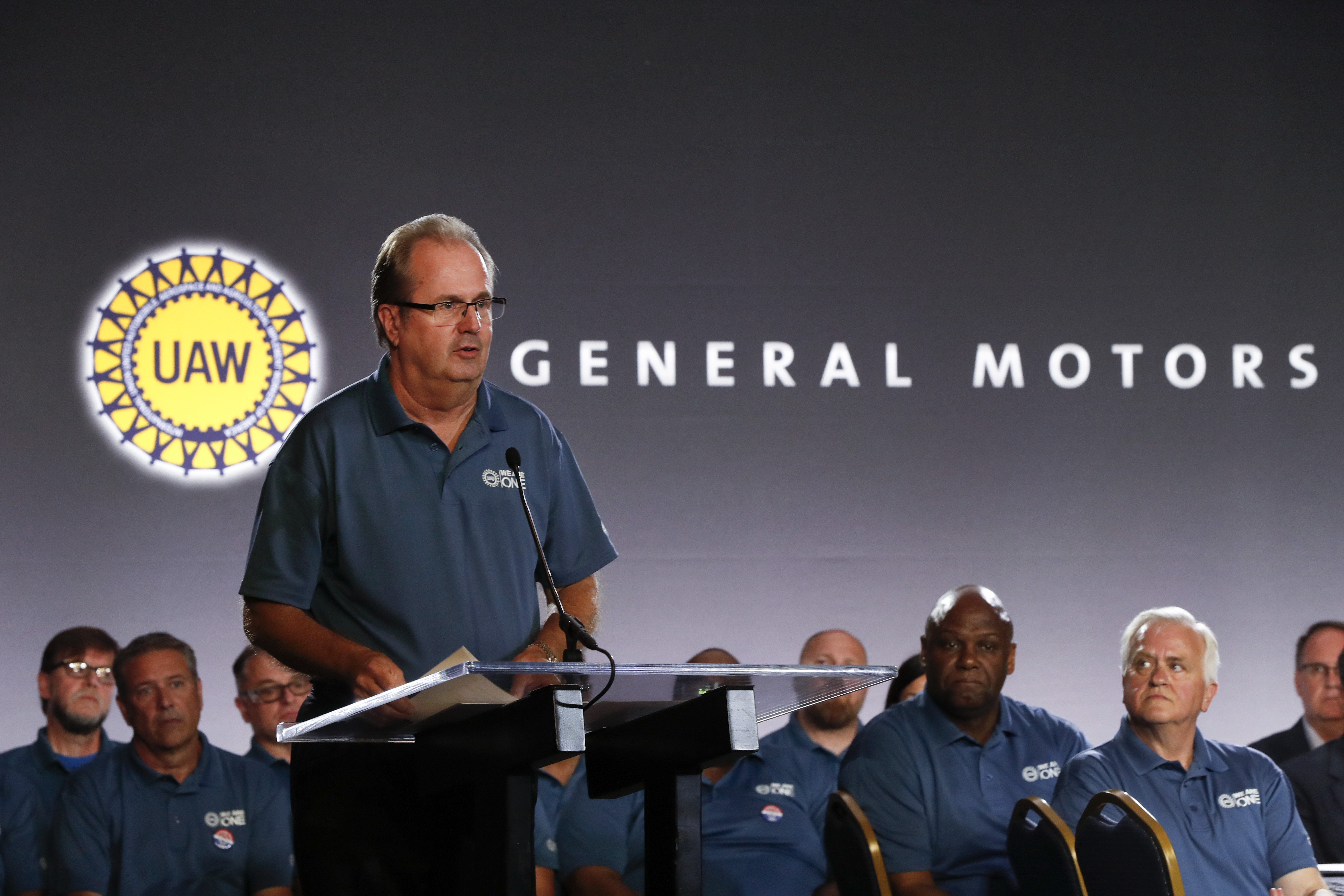Strike looms at GM as UAW extends Ford, Fiat Chrysler pacts