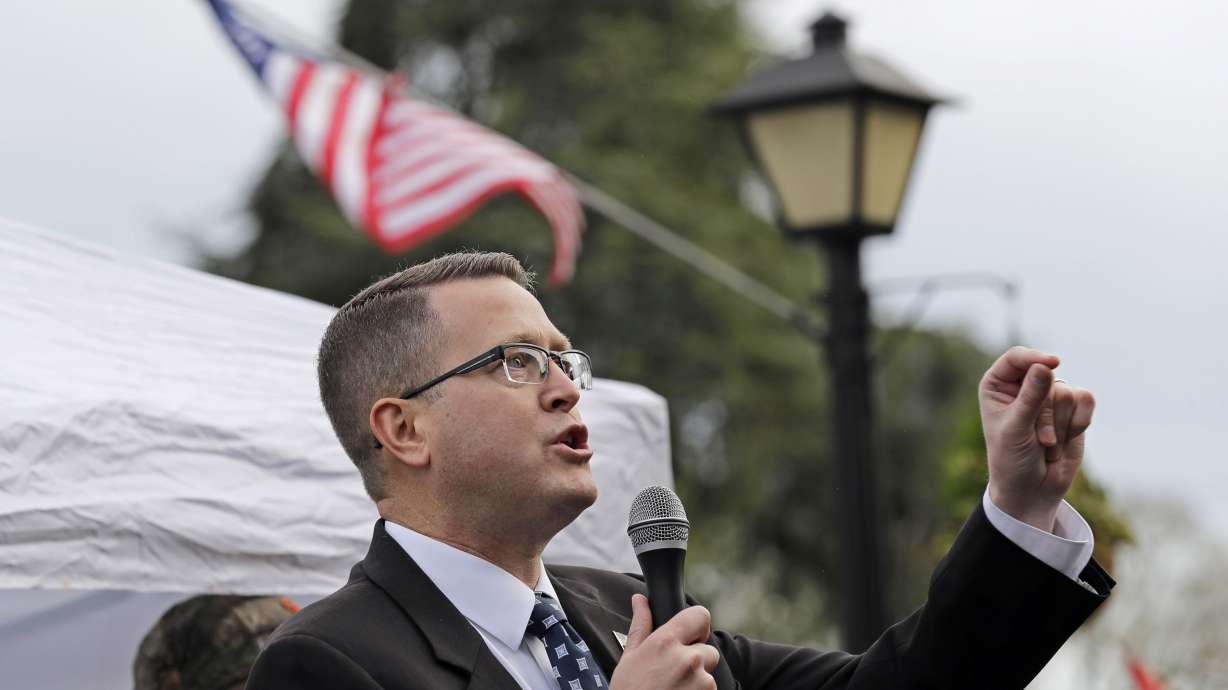 Spying claims spur calls for Washington lawmaker ouster