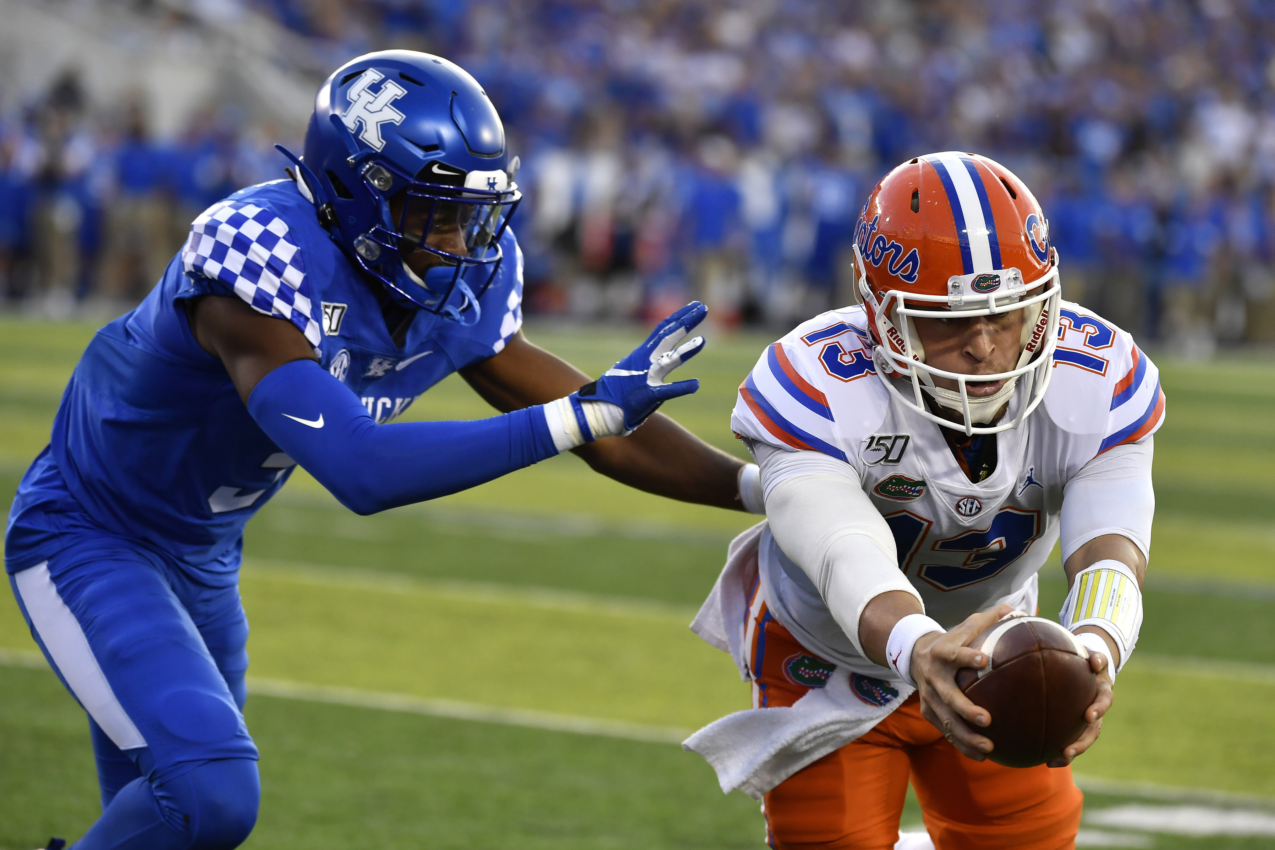 Florida QB Feleipe Franks leaves game with right leg injury