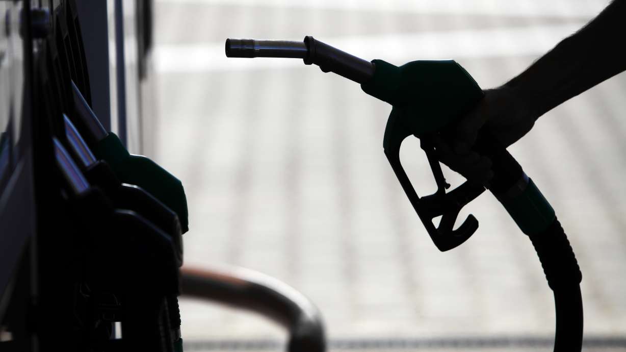 Average US price of gas down 3 cents per gallon