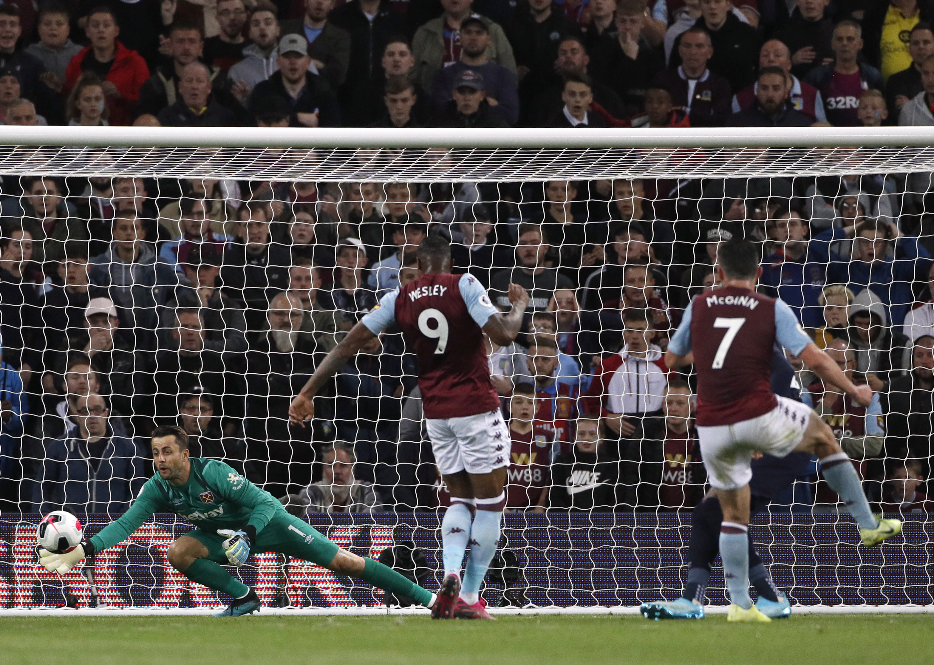 West Ham holds on with 10 men for 0-0 draw at Aston Villa