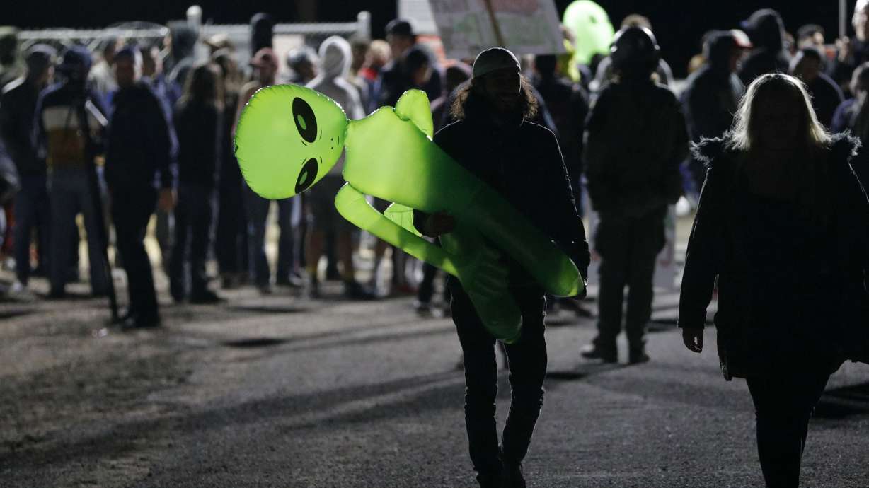 Revelers reach gates of Area 51 then peacefully rejoin party