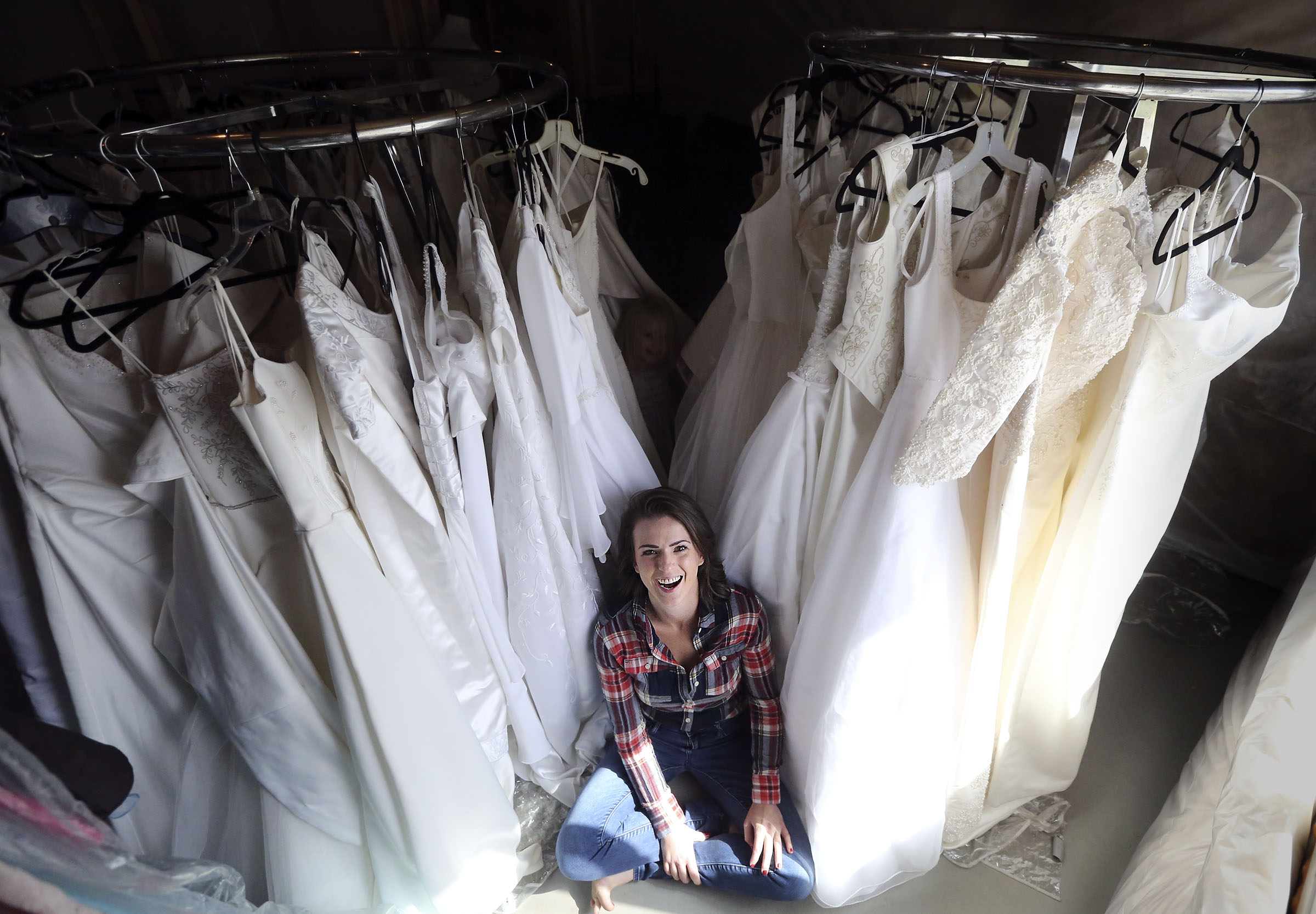 Utah mom wants to give 50 wedding dresses to other single moms preparing for weddings
