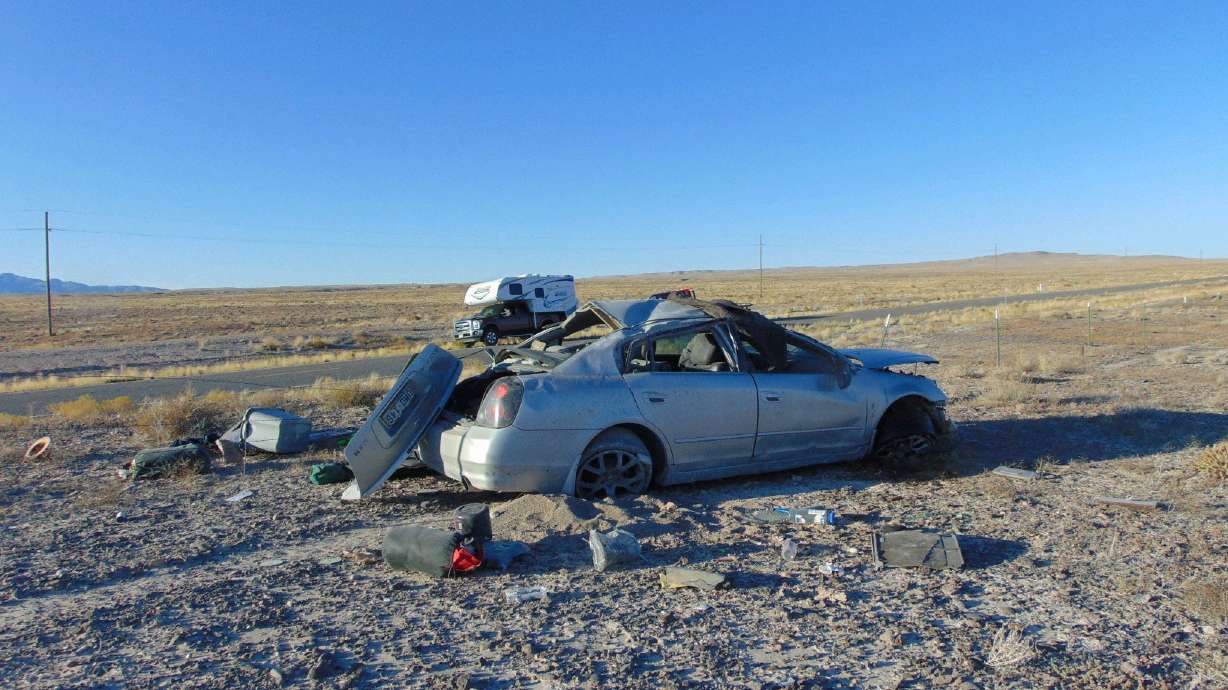 1 person dead after single-vehicle rollover crash in Millard County