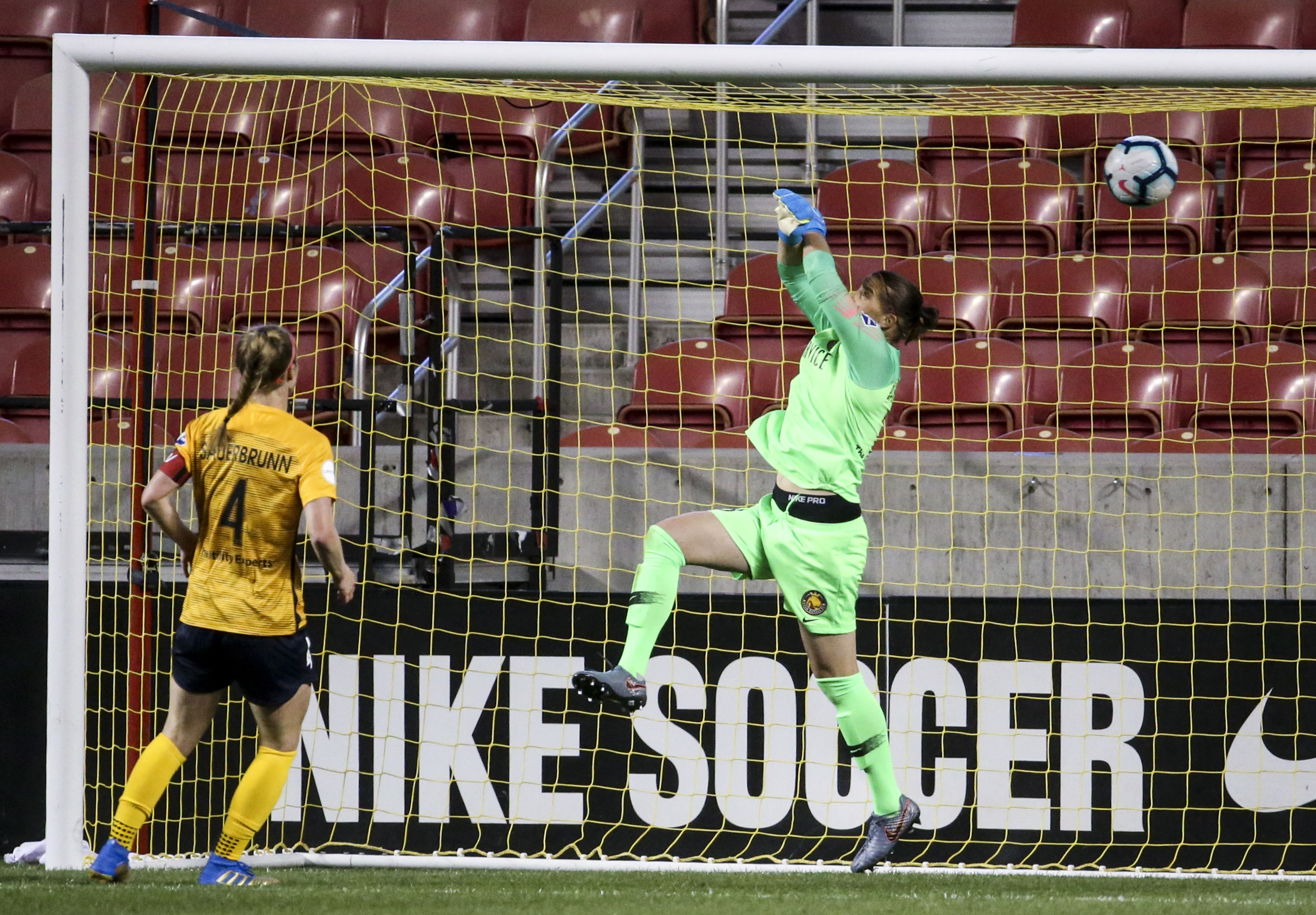 Utah Royals 'give away' game in 3-0 loss to Courage