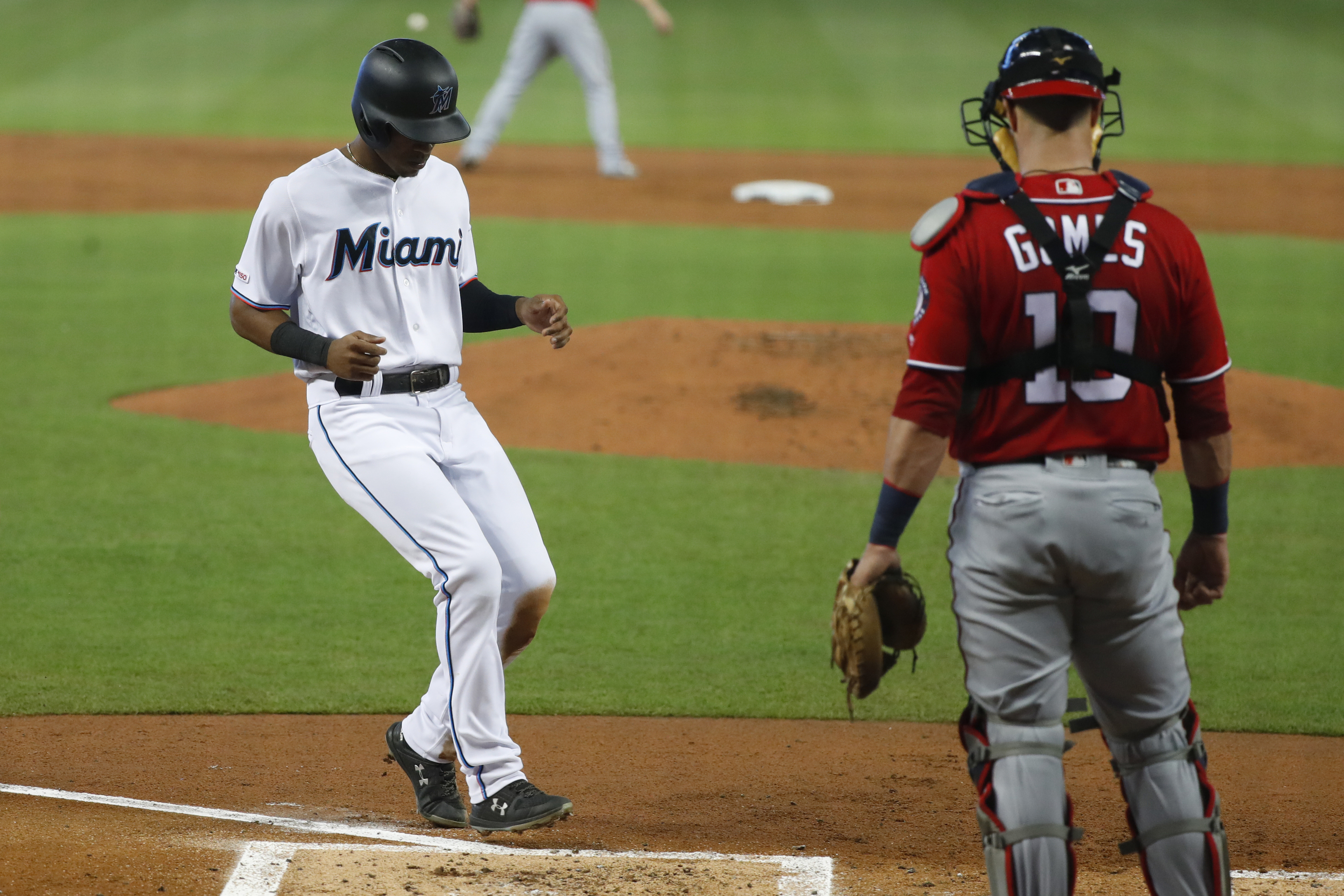 Nationals lose at Marlins 5-3 to tighten NL wild-card race