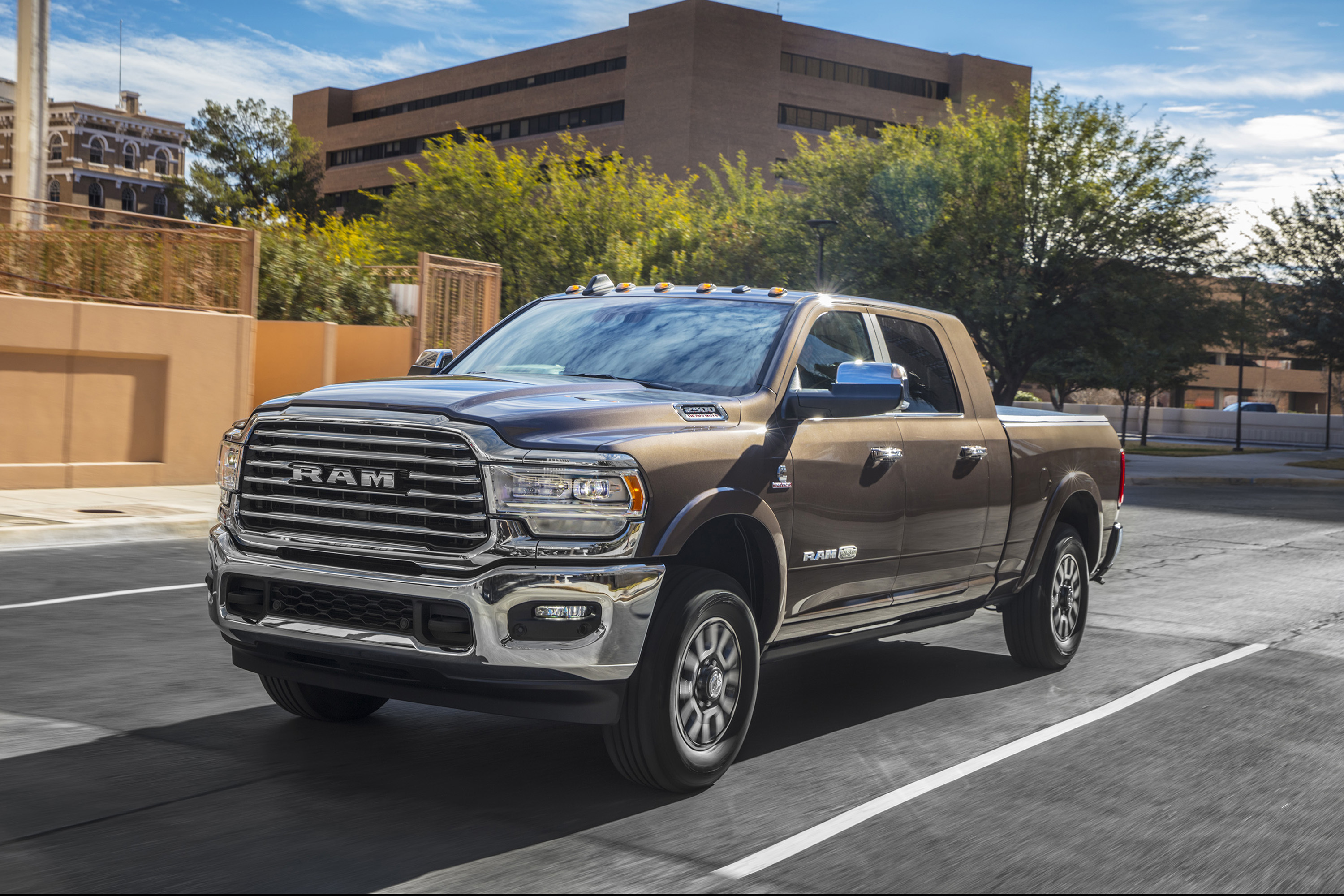 Edmunds examines today's top heavy-duty pickups