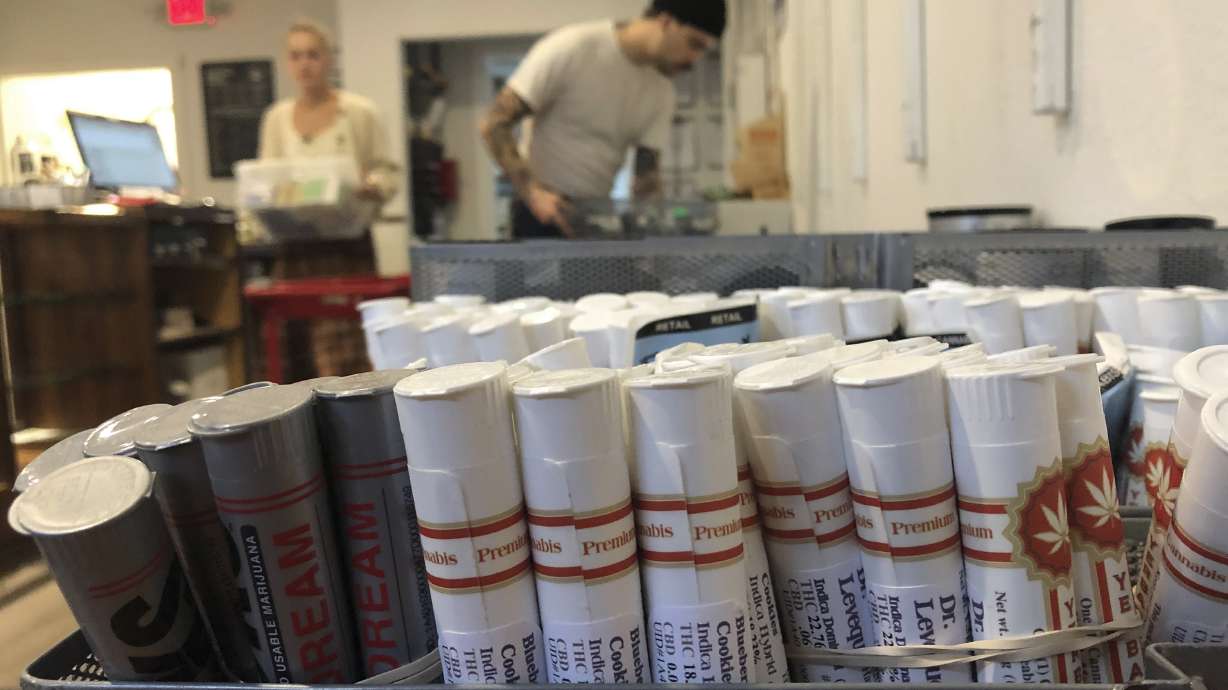 Marijuana vape sales lag as lung illnesses rise in US