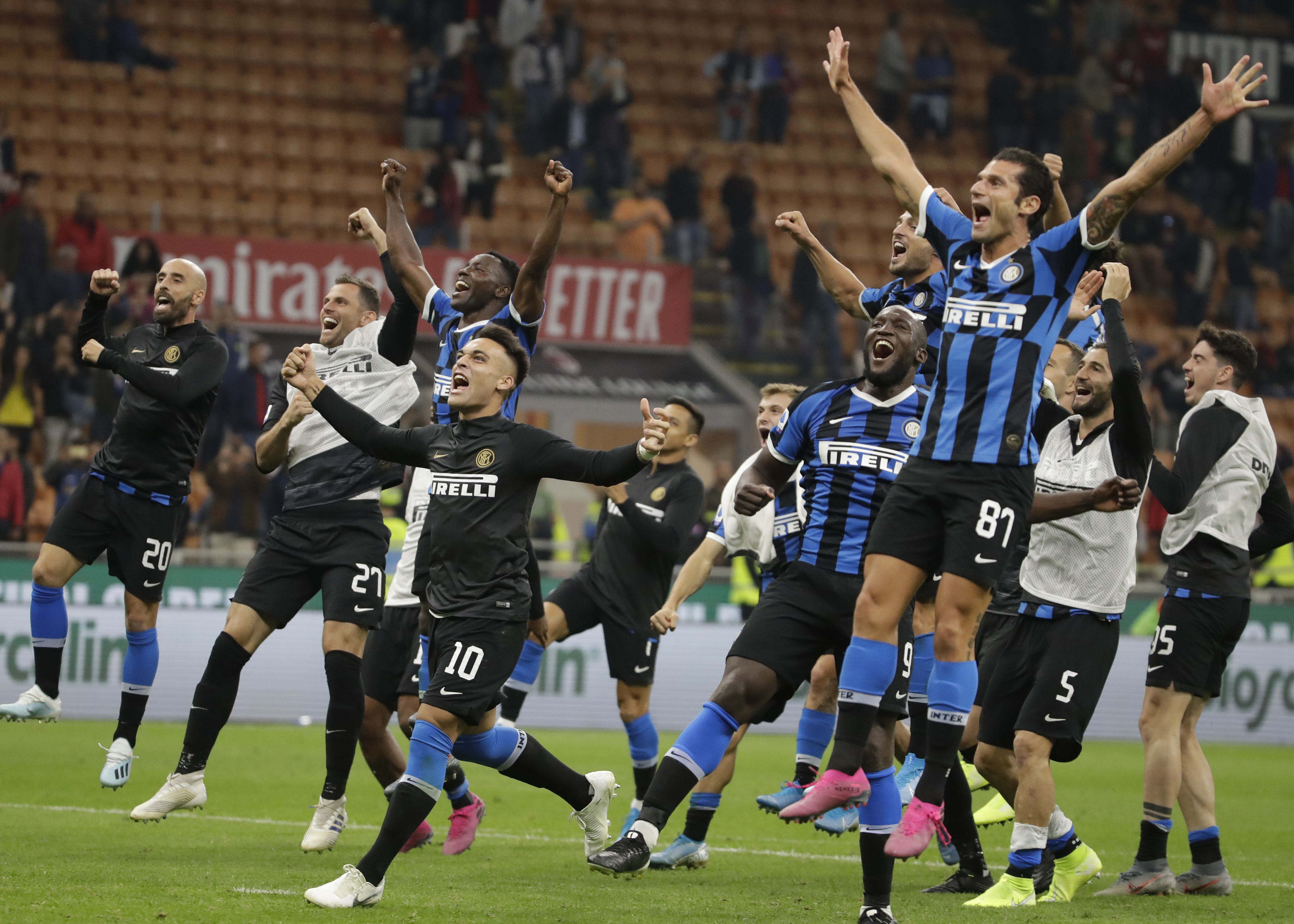 Milan clubs reveal 2 shortlisted designs for new stadium