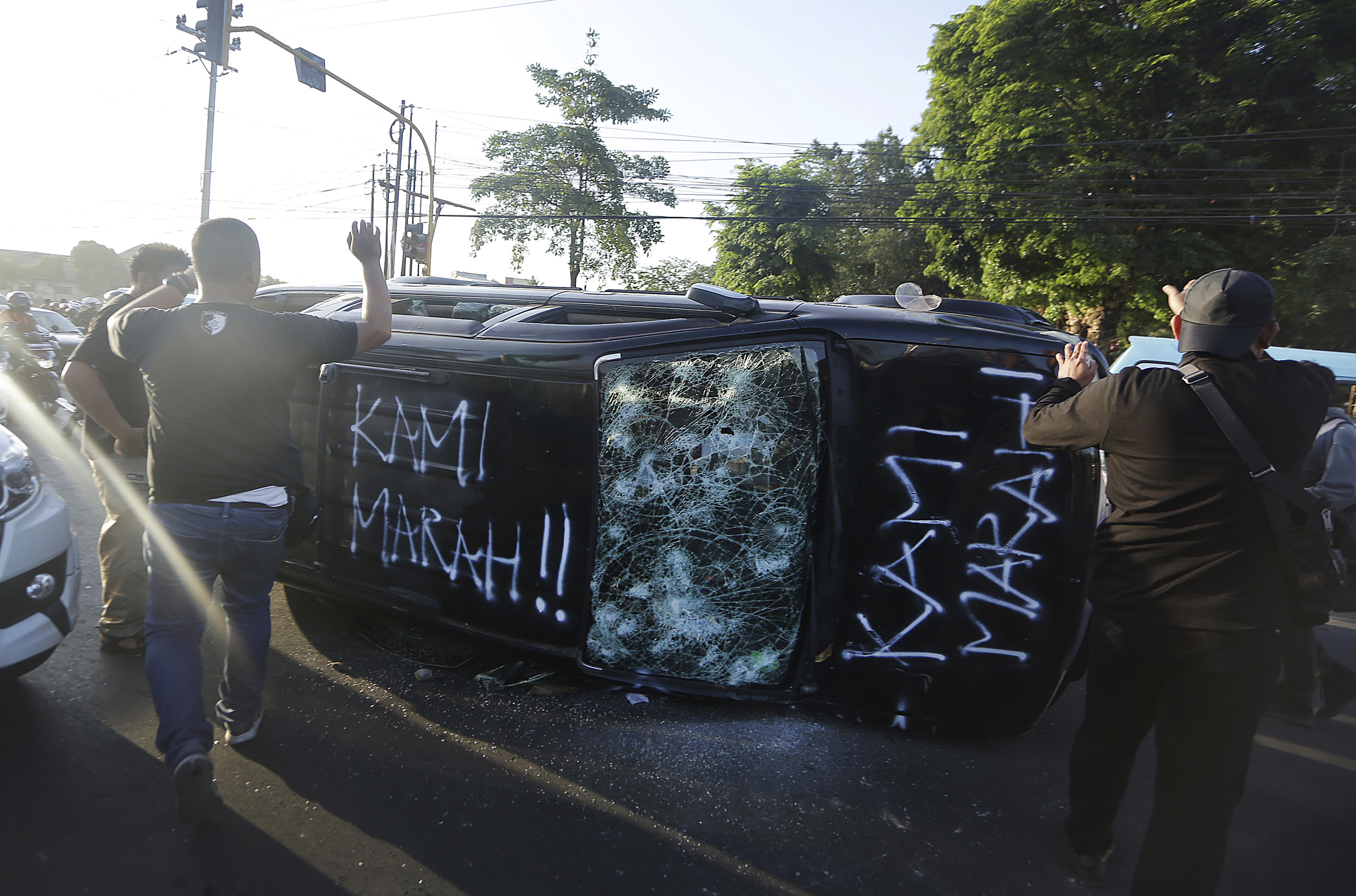 Police: 2 die in violent Indonesian student protests