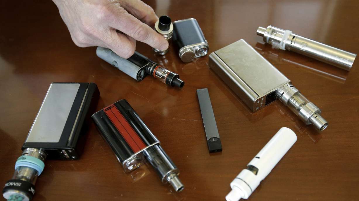 US vaping illness count jumps to 805, deaths rise to 12